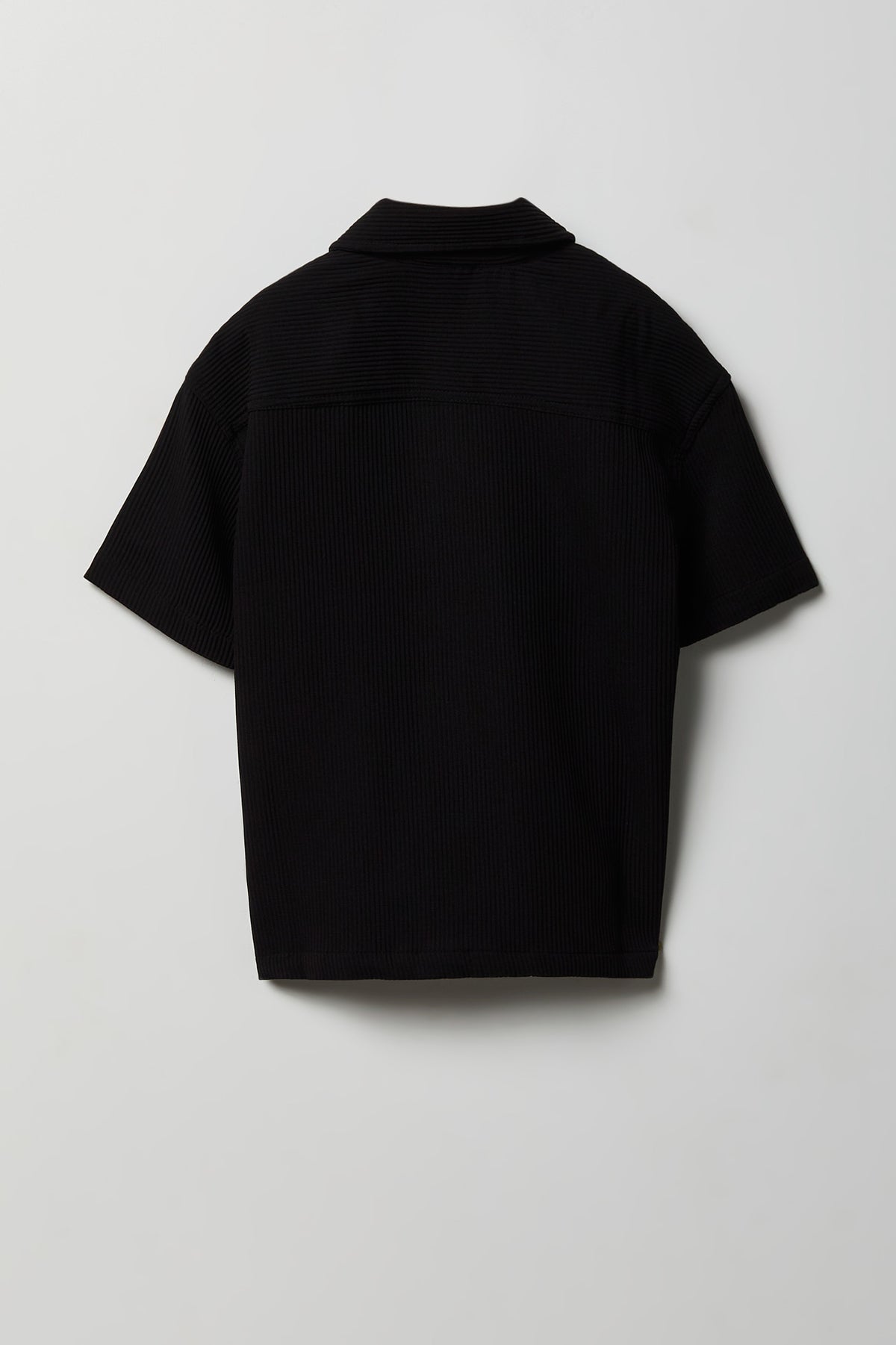 Vue alternative 2. Haut carré boutonné texturé avec col pour garçon