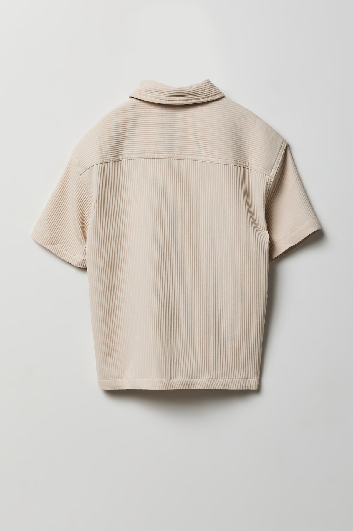 Vue alternative 2. Haut carré boutonné texturé avec col pour garçon