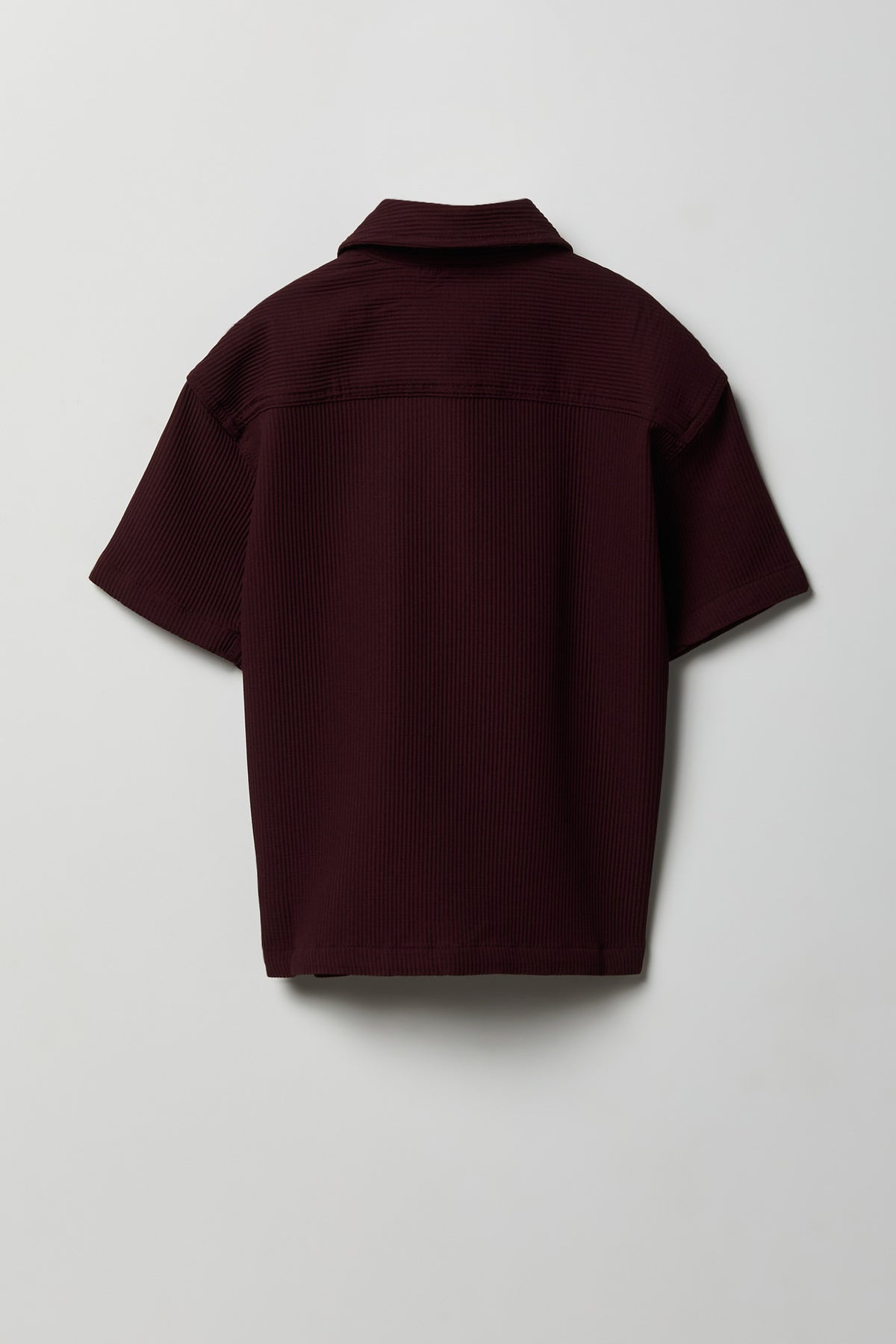 Vue alternative 2. Haut carré boutonné texturé avec col pour garçon
