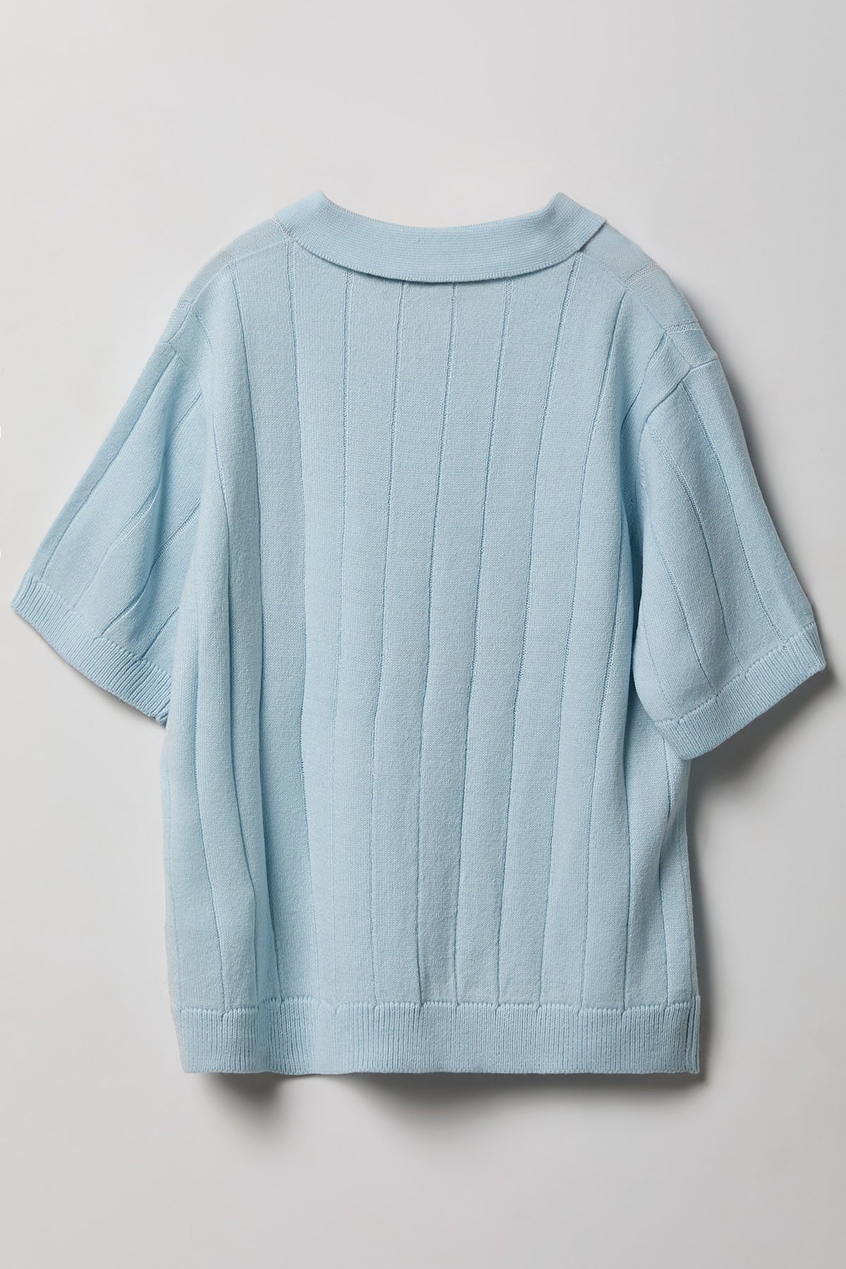 Vue alternative 2. Haut en tricot avec col pour garçon