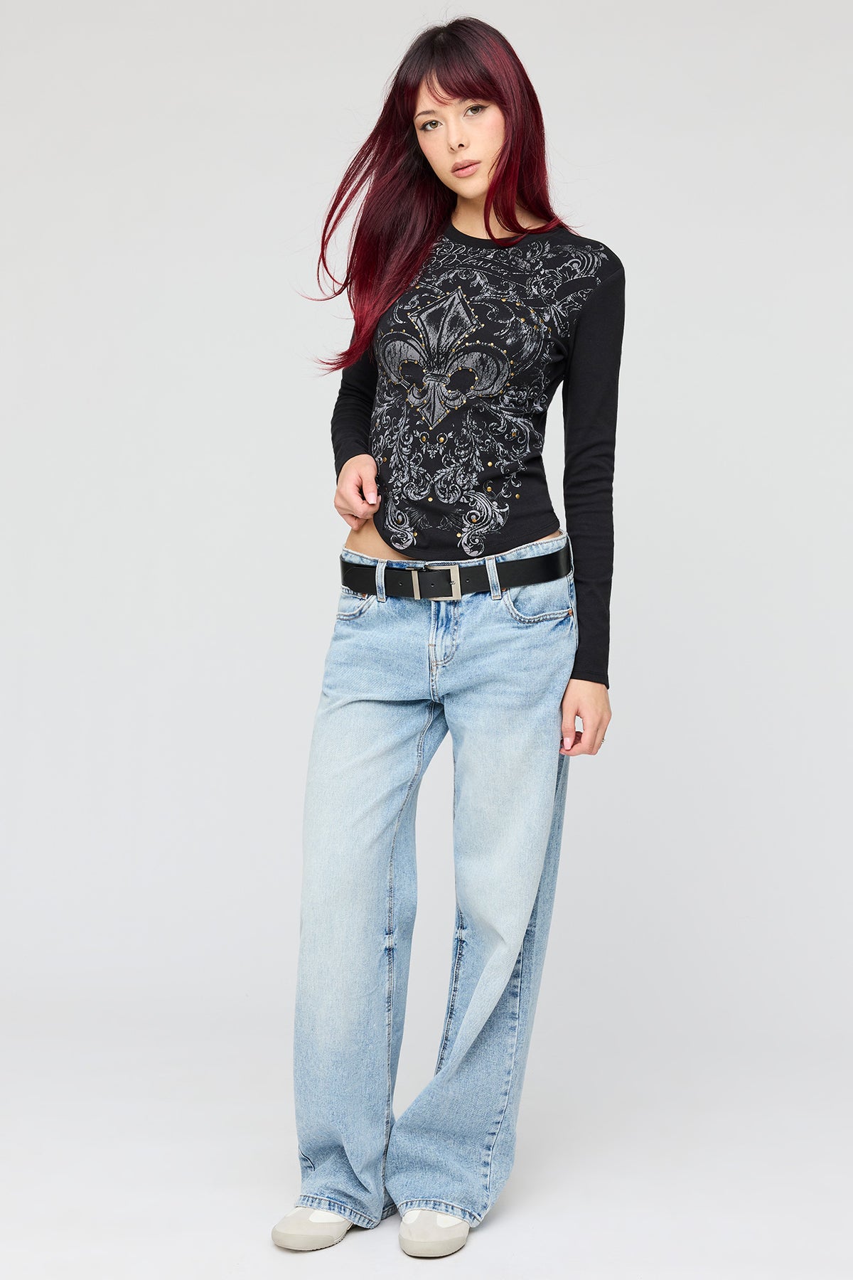 Alt View 3. Graphic Fitted Long Sleeve Top - Black