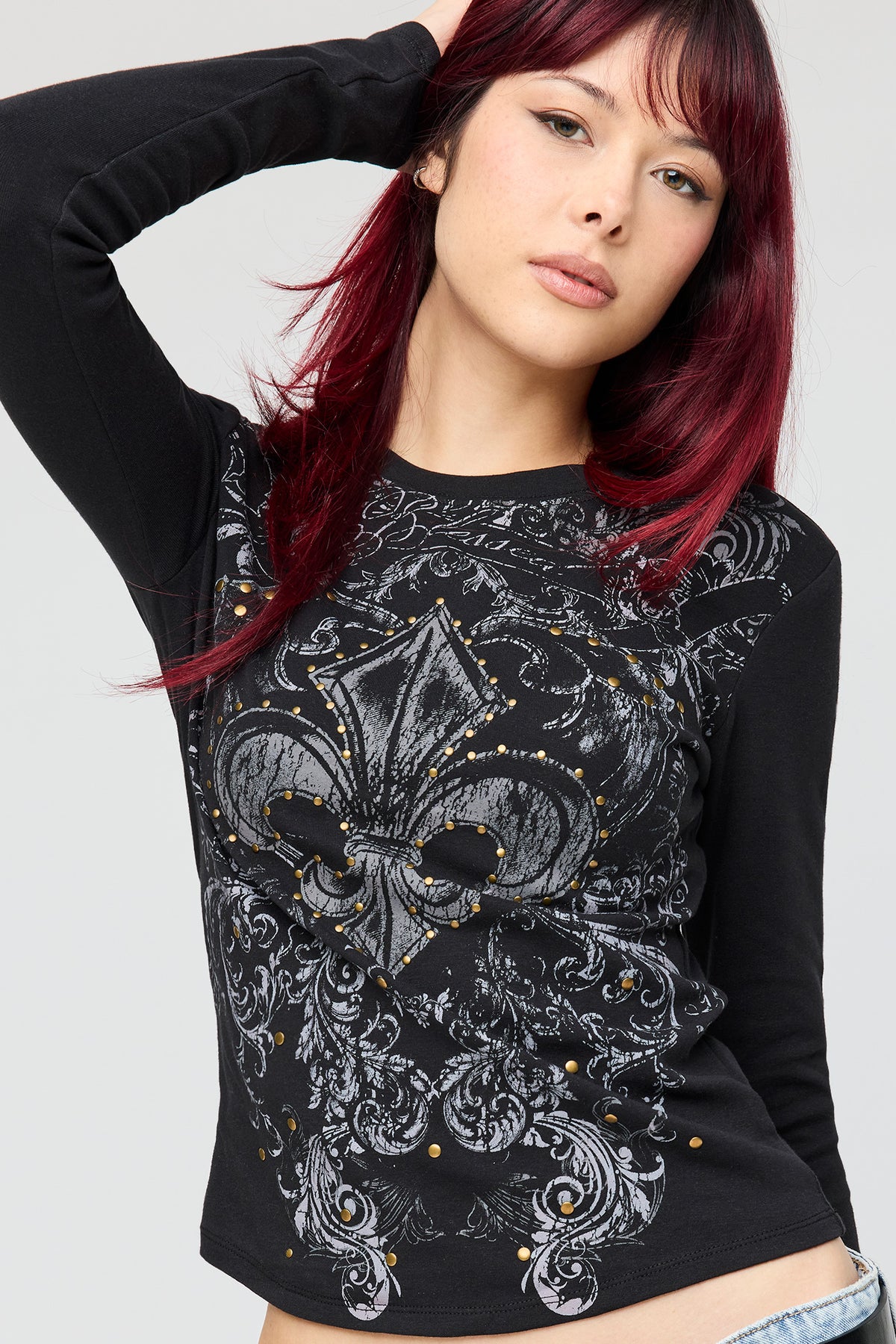 Alt View 4. Graphic Fitted Long Sleeve Top - Black