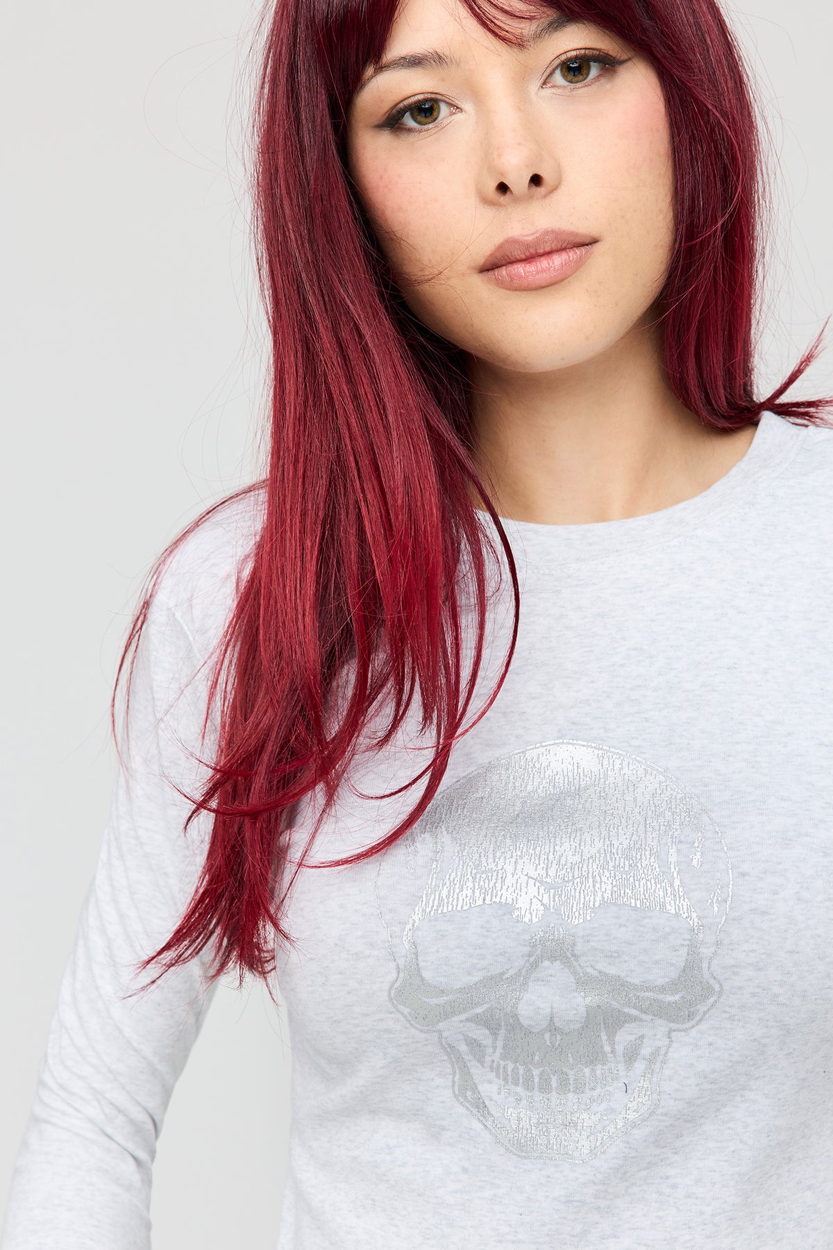 Alt View 4. Graphic Fitted Long Sleeve Top - Light Grey
