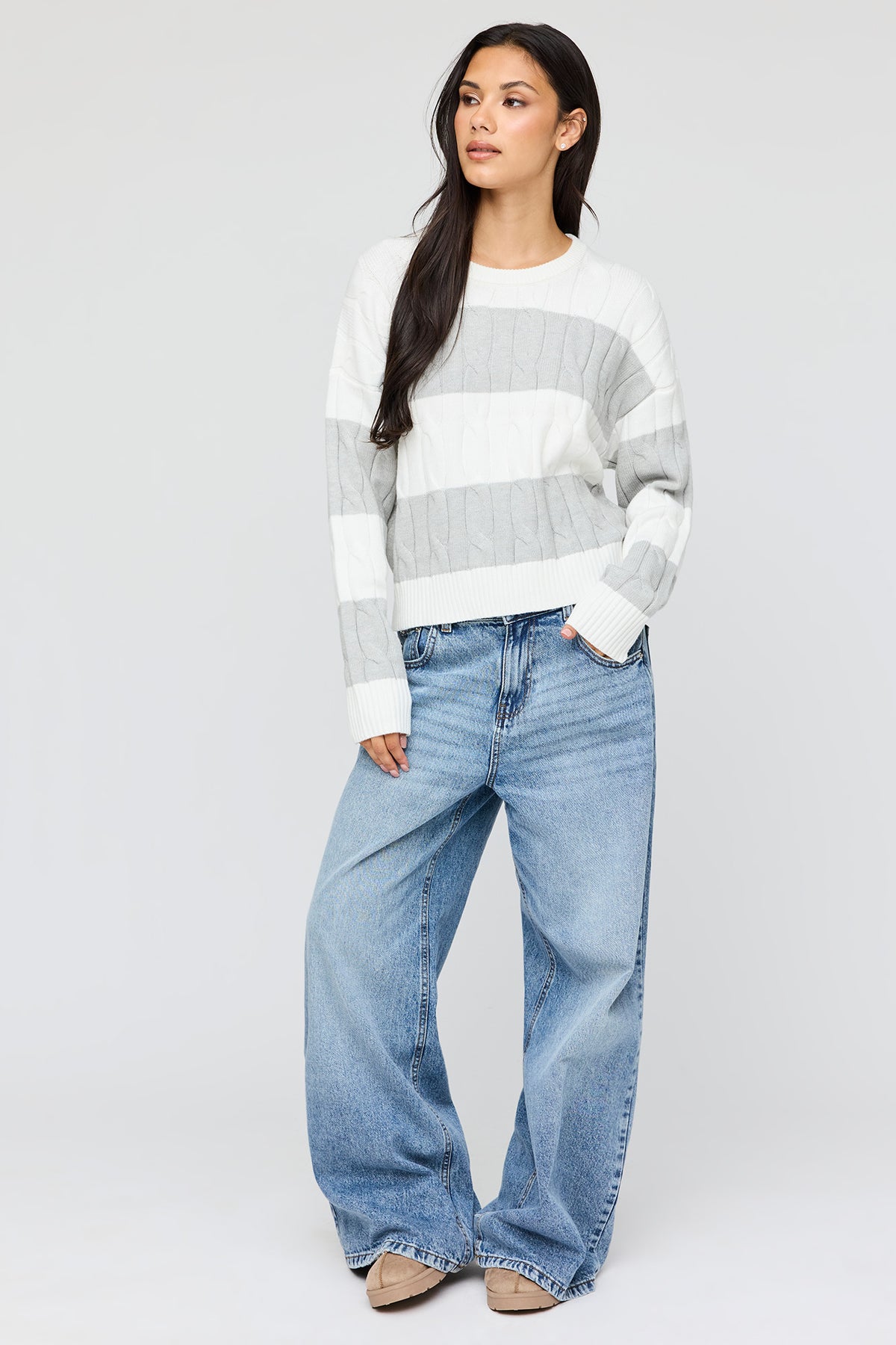 Vue alternative 3. Chandail en tricot torsadé rayé