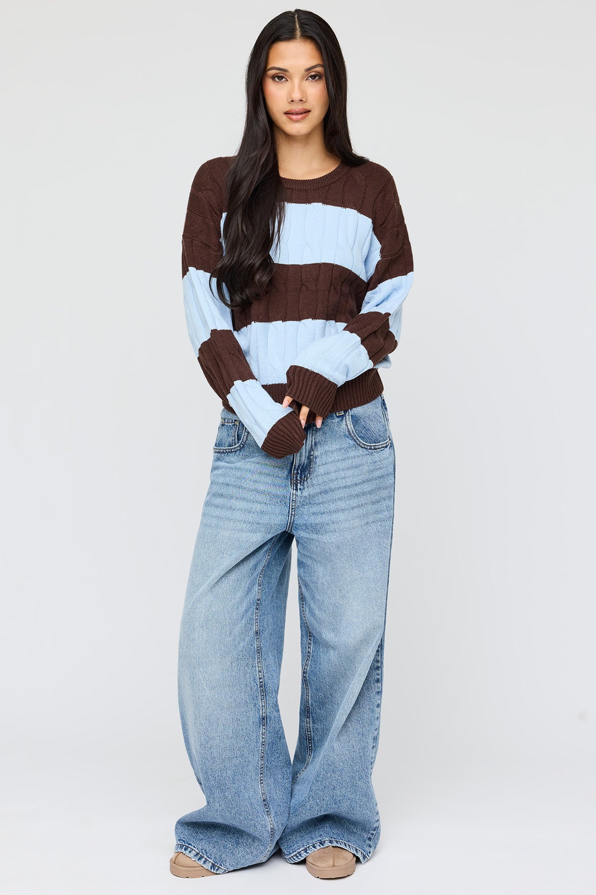 Vue alternative 3. Chandail en tricot torsadé rayé