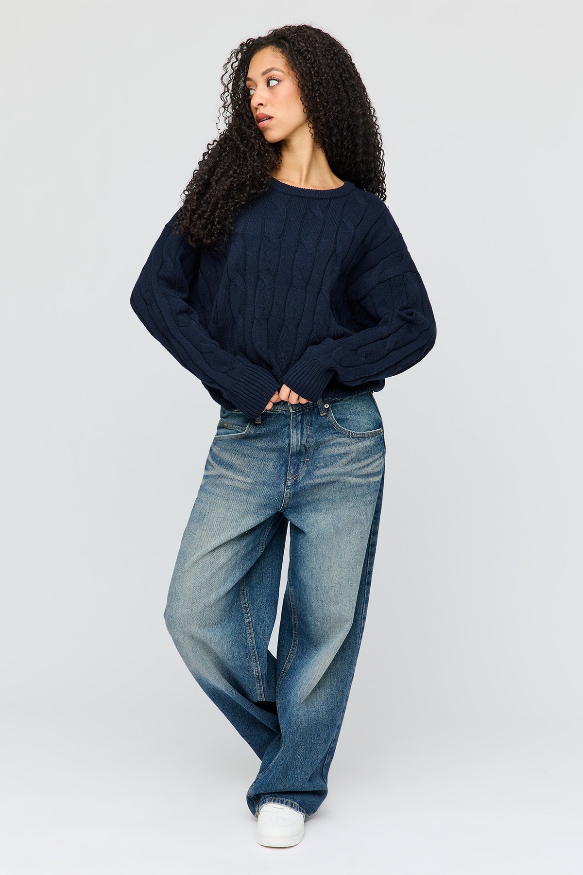 Vue alternative 3. Chandail en tricot torsadé