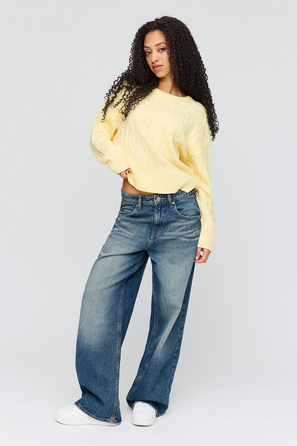 Vue alternative 3. Chandail en tricot torsadé