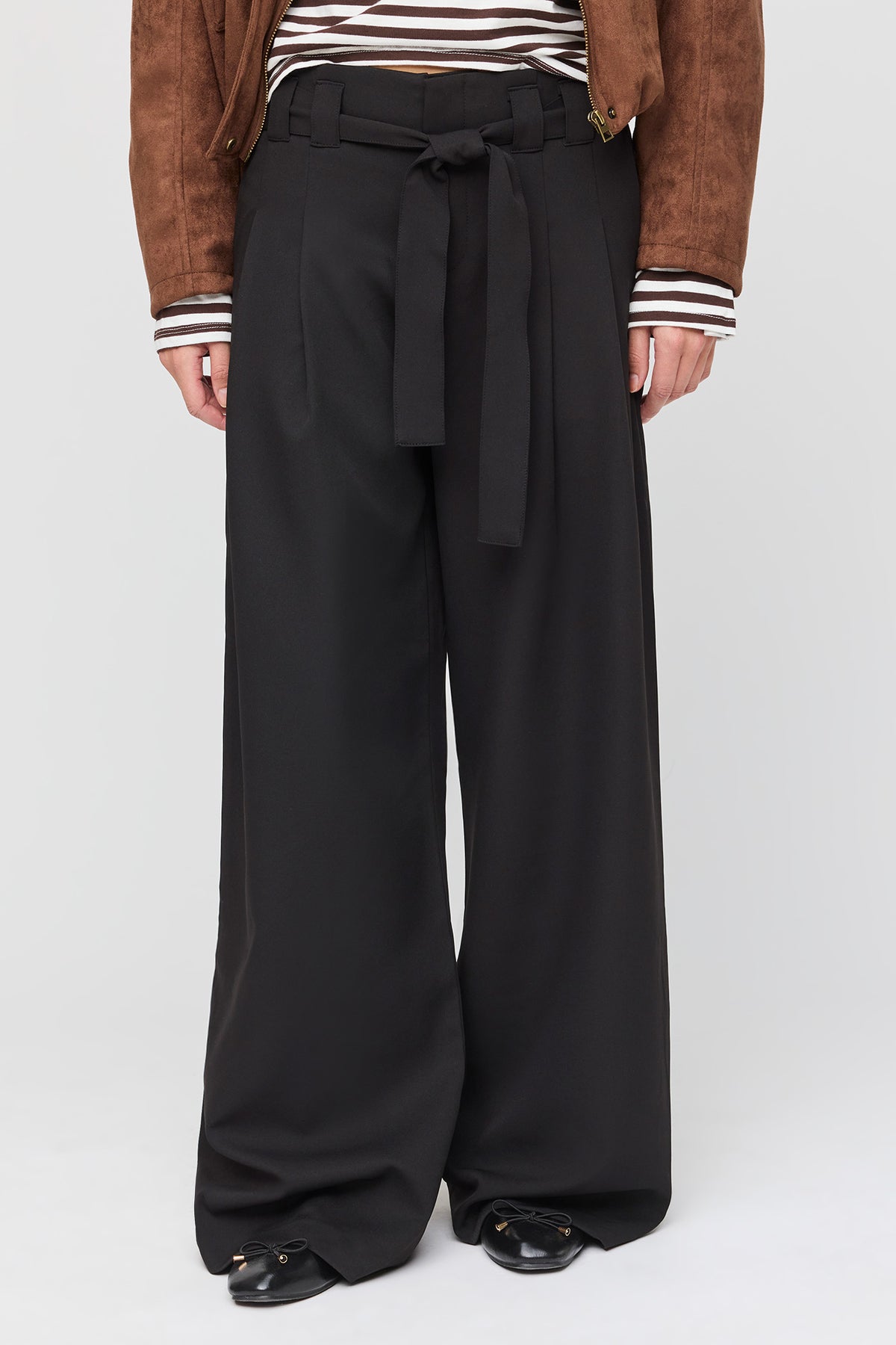 Vue alternative 2. Pantalon habillé avec taille cintrée