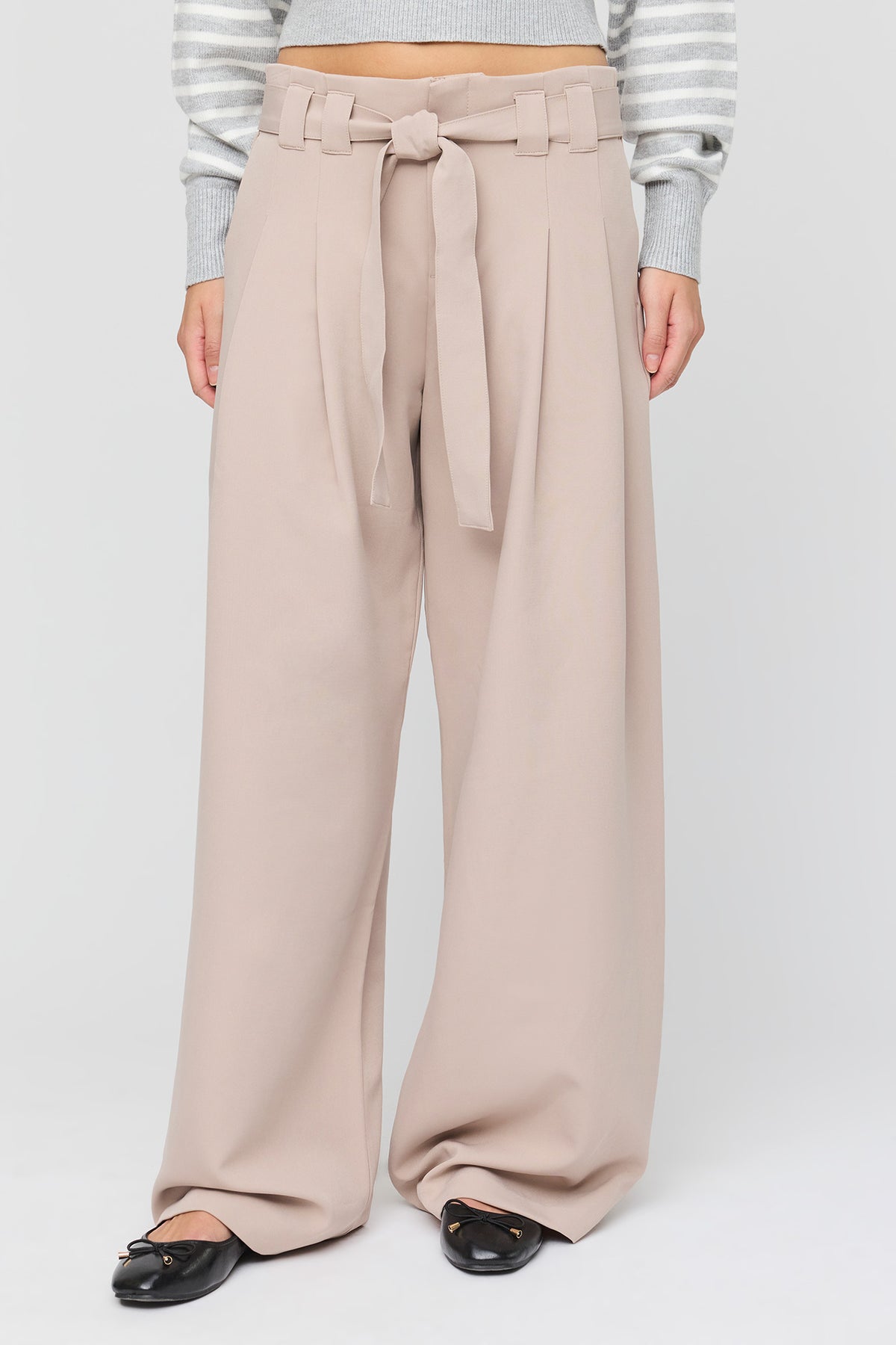 Vue alternative 2. Pantalon habillé avec taille cintrée