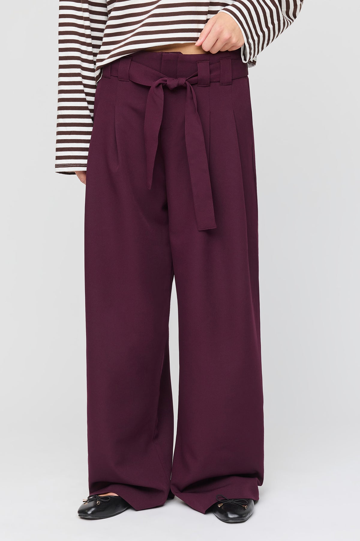 Vue alternative 2. Pantalon habillé avec taille cintrée