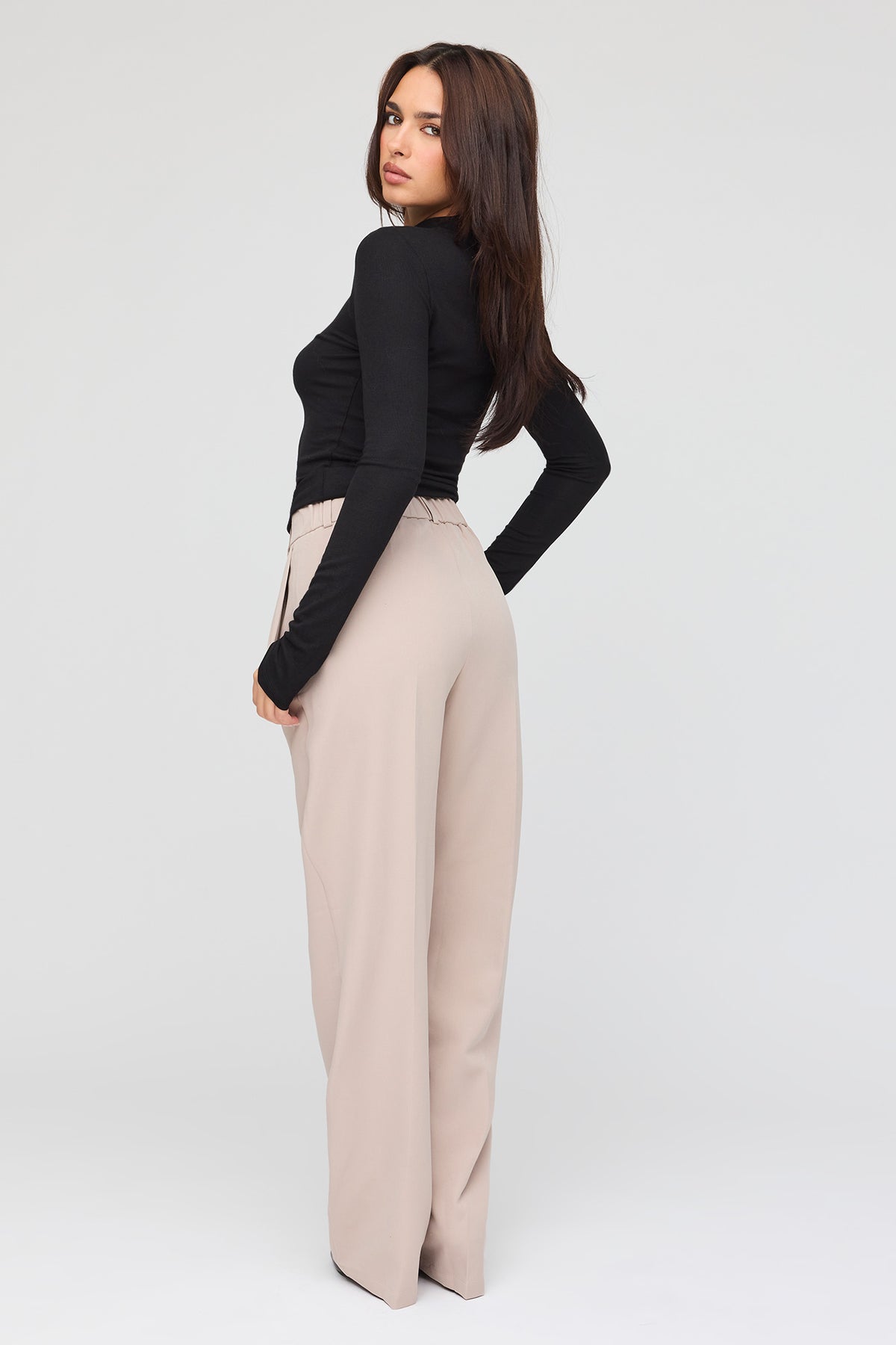 Vue alternative 3. Pantalon habillé à jambe large