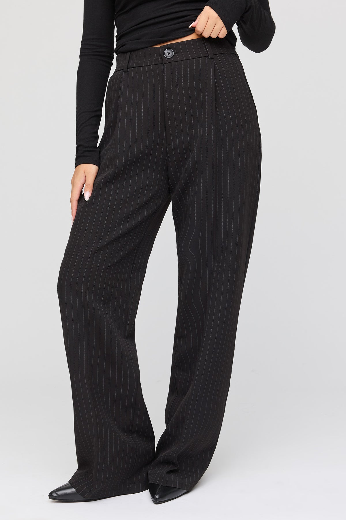 Vue alternative 2. Pantalon habillé à jambe large