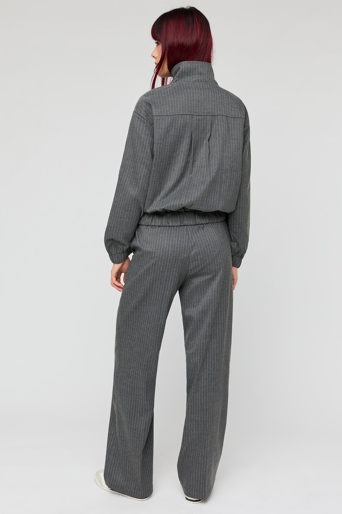 Vue alternative 3. Pantalon habillé à jambe large et fines rayures