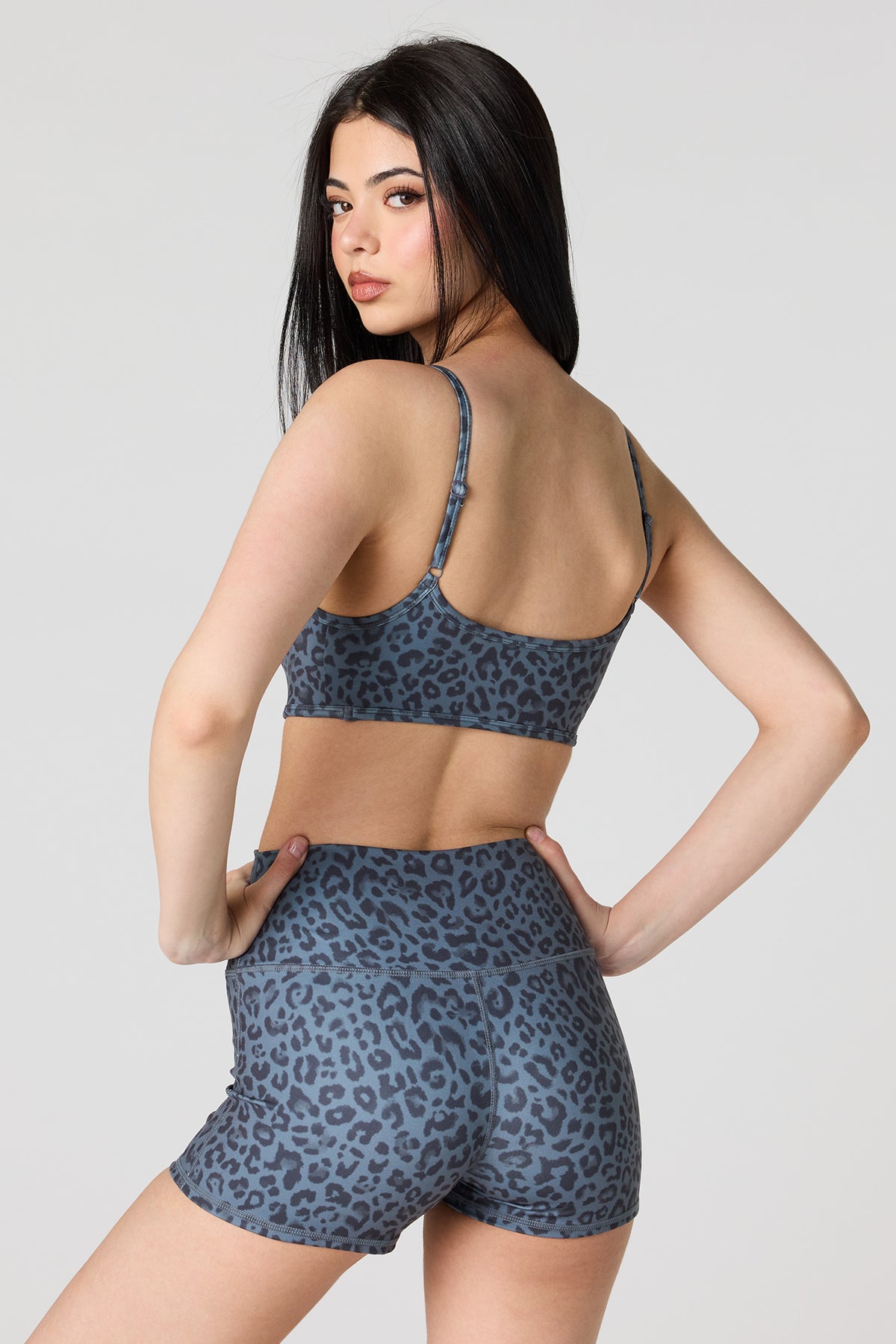 Vue alternative 2. Short de cycliste U/A 2,75 po