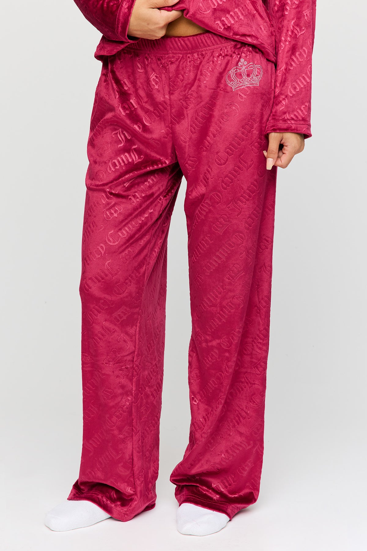 Vue alternative 3. Ensemble pyjama avec haut boutonné à manches longues en velours avec imprimé Juicy Couture orné de pierres du Rhin et pantalon