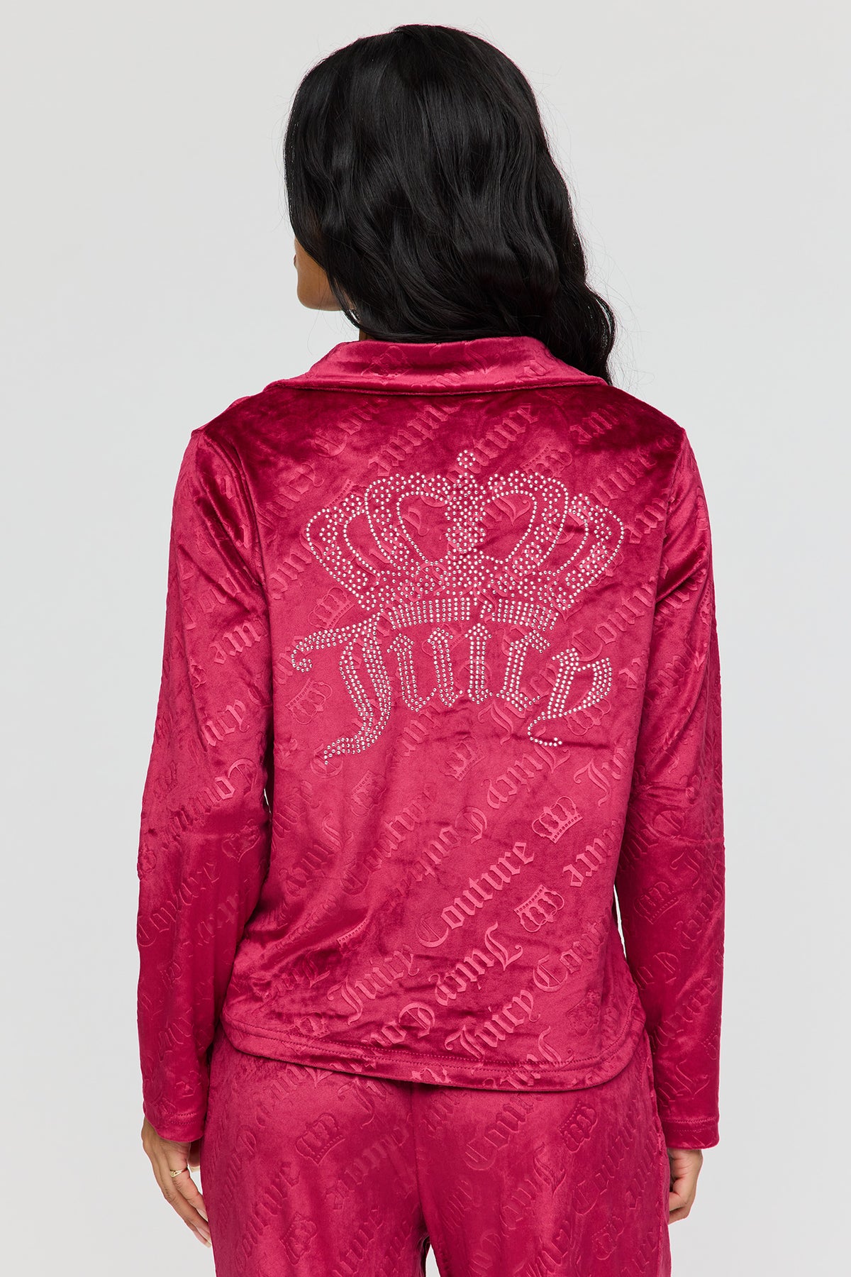 Vue alternative 5. Ensemble pyjama avec haut boutonné à manches longues en velours avec imprimé Juicy Couture orné de pierres du Rhin et pantalon