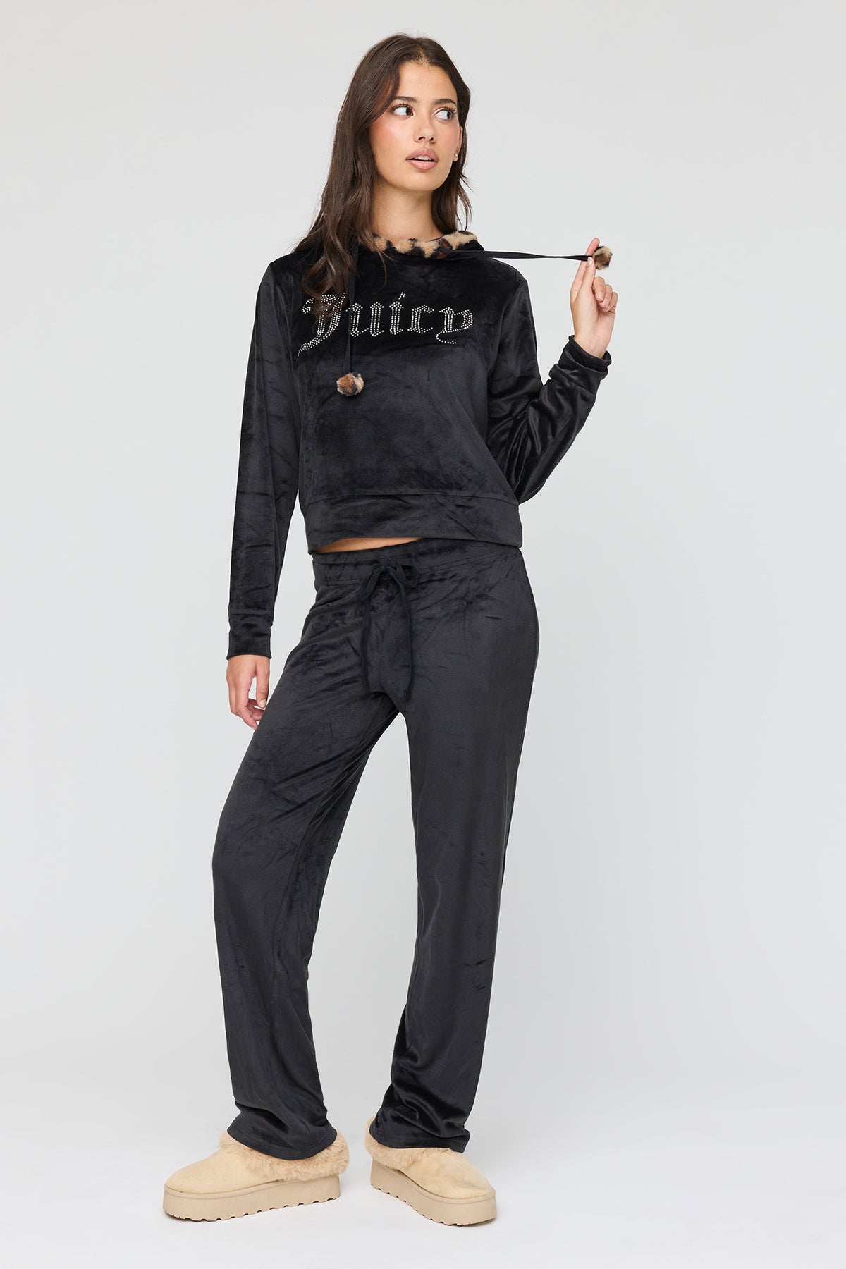 Ensemble avec haut à capuchon en velours à imprimé Juicy Couture et pantalon