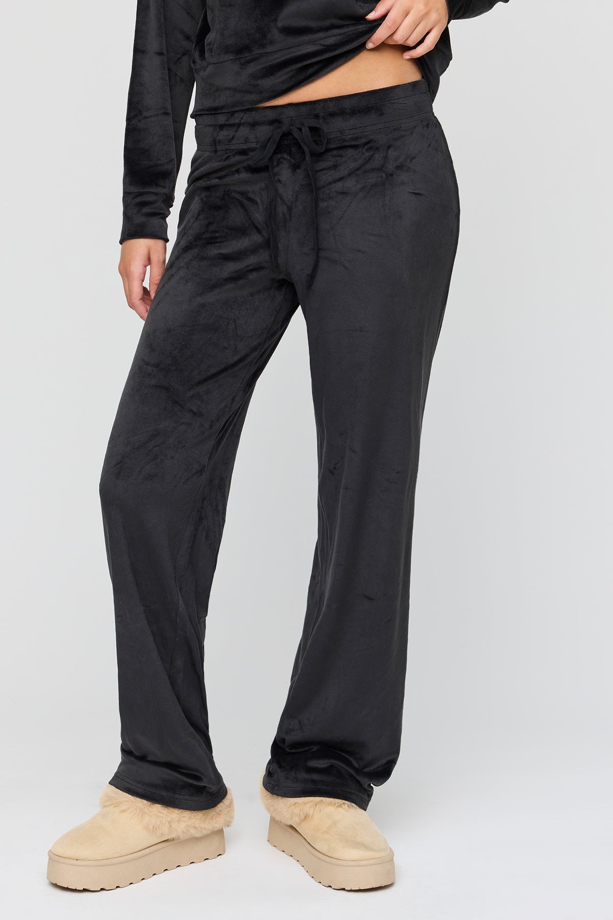 Vue alternative 2. Ensemble avec haut à capuchon en velours à imprimé Juicy Couture et pantalon