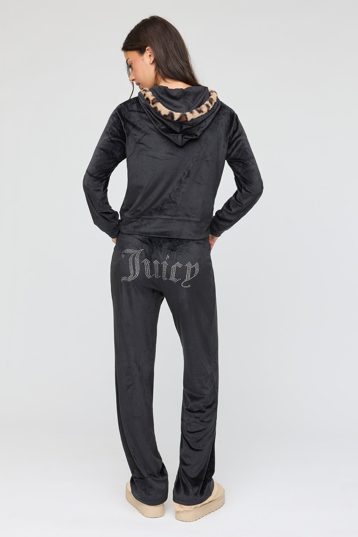 Vue alternative 3. Ensemble avec haut à capuchon en velours à imprimé Juicy Couture et pantalon