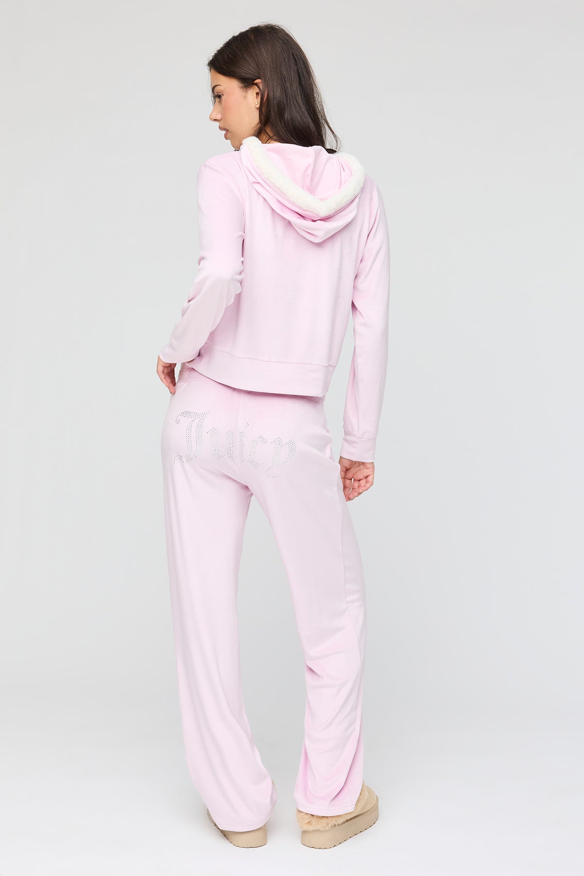 Vue alternative 3. Ensemble avec haut à capuchon en velours à imprimé Juicy Couture et pantalon
