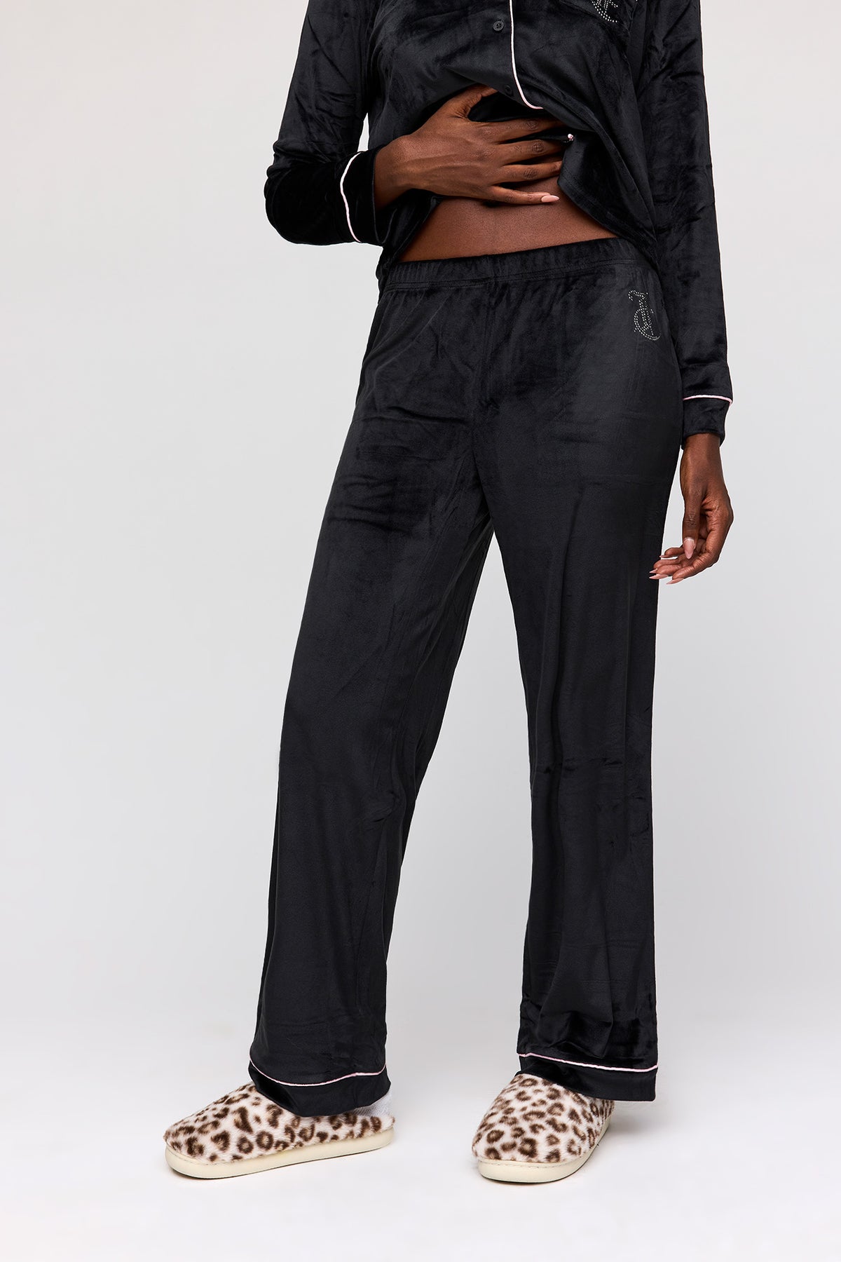 Alt View 3. Juicy Couture Rhinestone Velour Hoodie & Pant Pajama Set - Black
