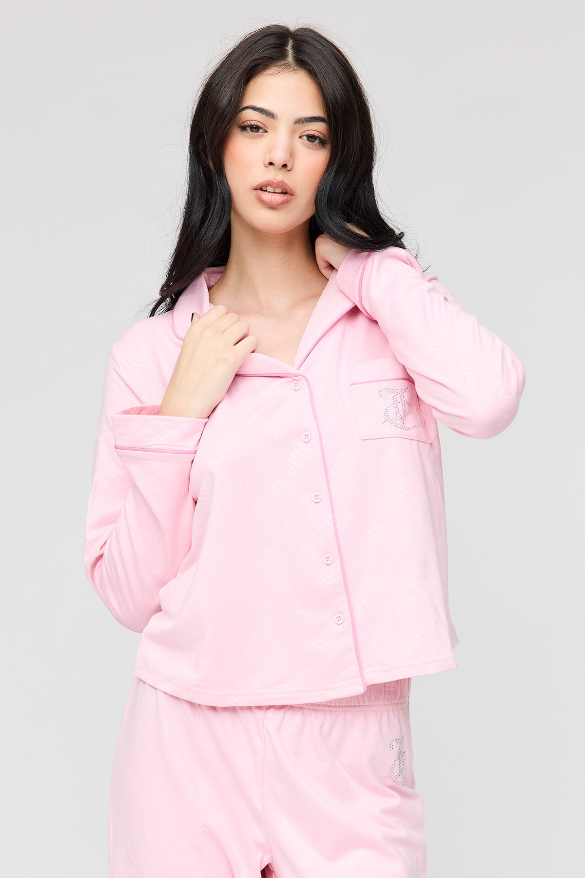 Vue alternative 2. Ensemble pyjama avec haut boutonné à imprimé Juicy Couture avec pierres du Rhin et pantalon