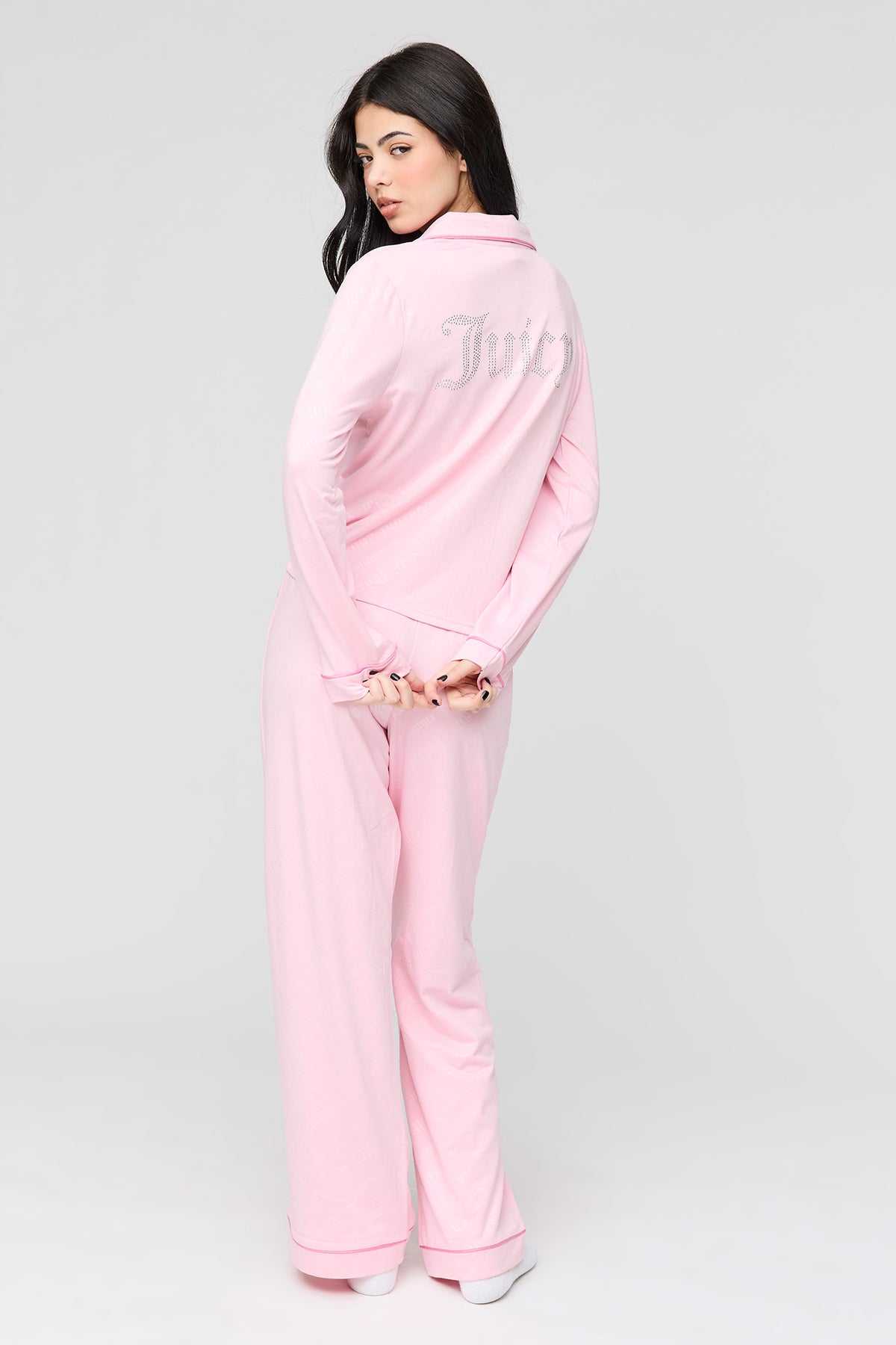 Vue alternative 4. Ensemble pyjama avec haut boutonné à imprimé Juicy Couture avec pierres du Rhin et pantalon
