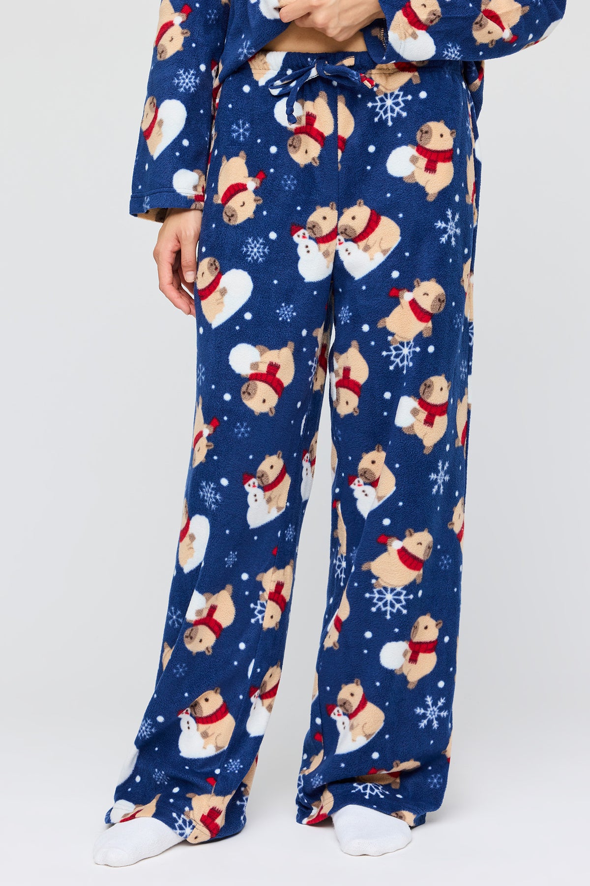 Vue alternative 3. Ensemble pyjama avec haut boutonné en peluche et pantalon