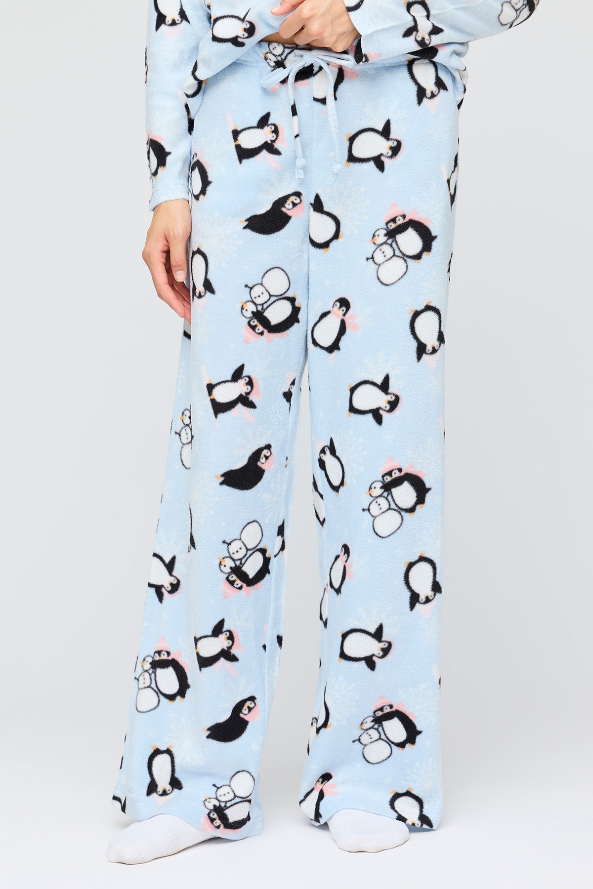 Vue alternative 3. Ensemble pyjama avec haut boutonné en peluche et pantalon