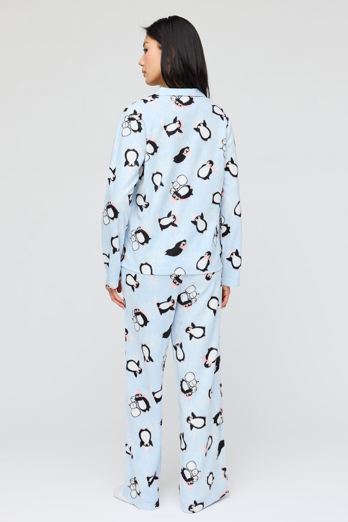 Vue alternative 4. Ensemble pyjama avec haut boutonné en peluche et pantalon