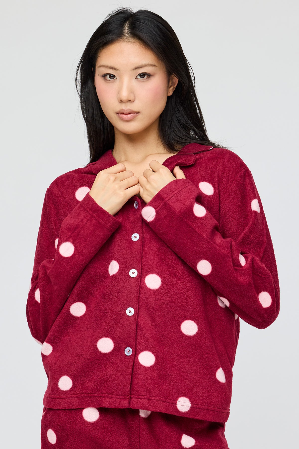 Vue alternative 2. Ensemble pyjama avec haut boutonné en peluche et pantalon