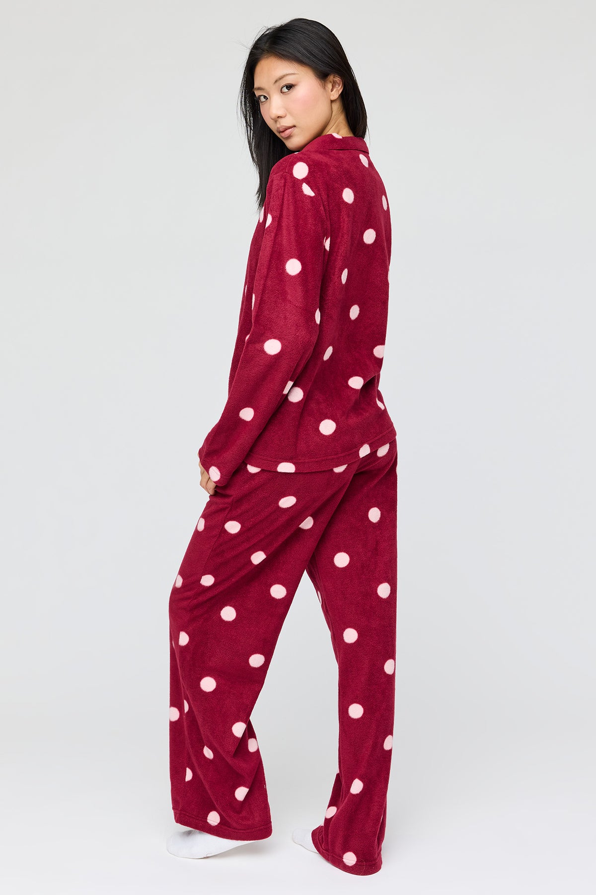 Vue alternative 4. Ensemble pyjama avec haut boutonné en peluche et pantalon
