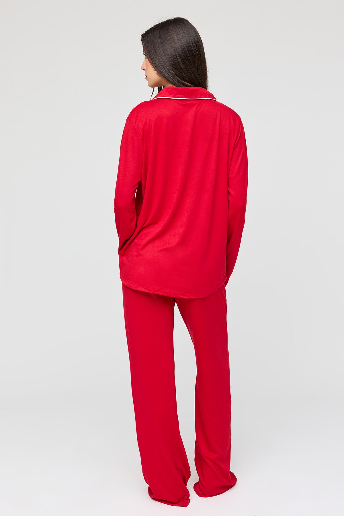 Vue alternative 4. Ensemble pyjama avec haut boutonné à manches longues et pantalon