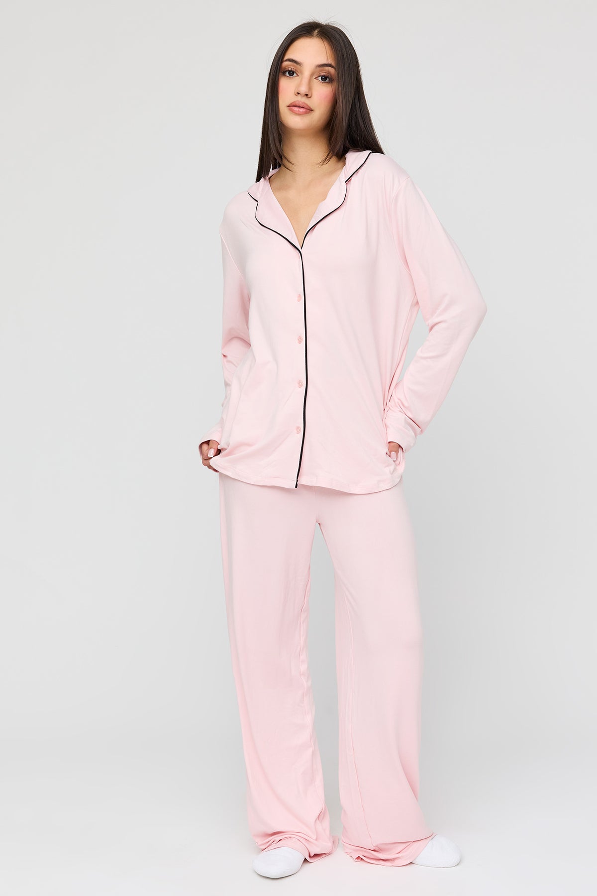 Ensemble pyjama avec haut boutonné à manches longues et pantalon