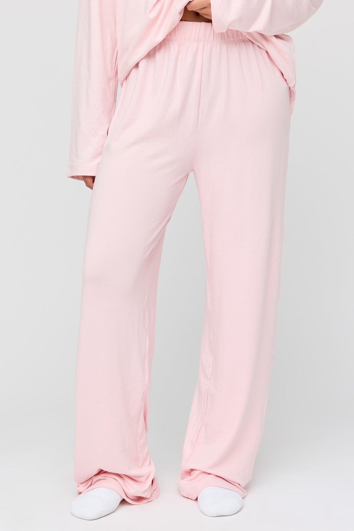 Vue alternative 3. Ensemble pyjama avec haut boutonné à manches longues et pantalon