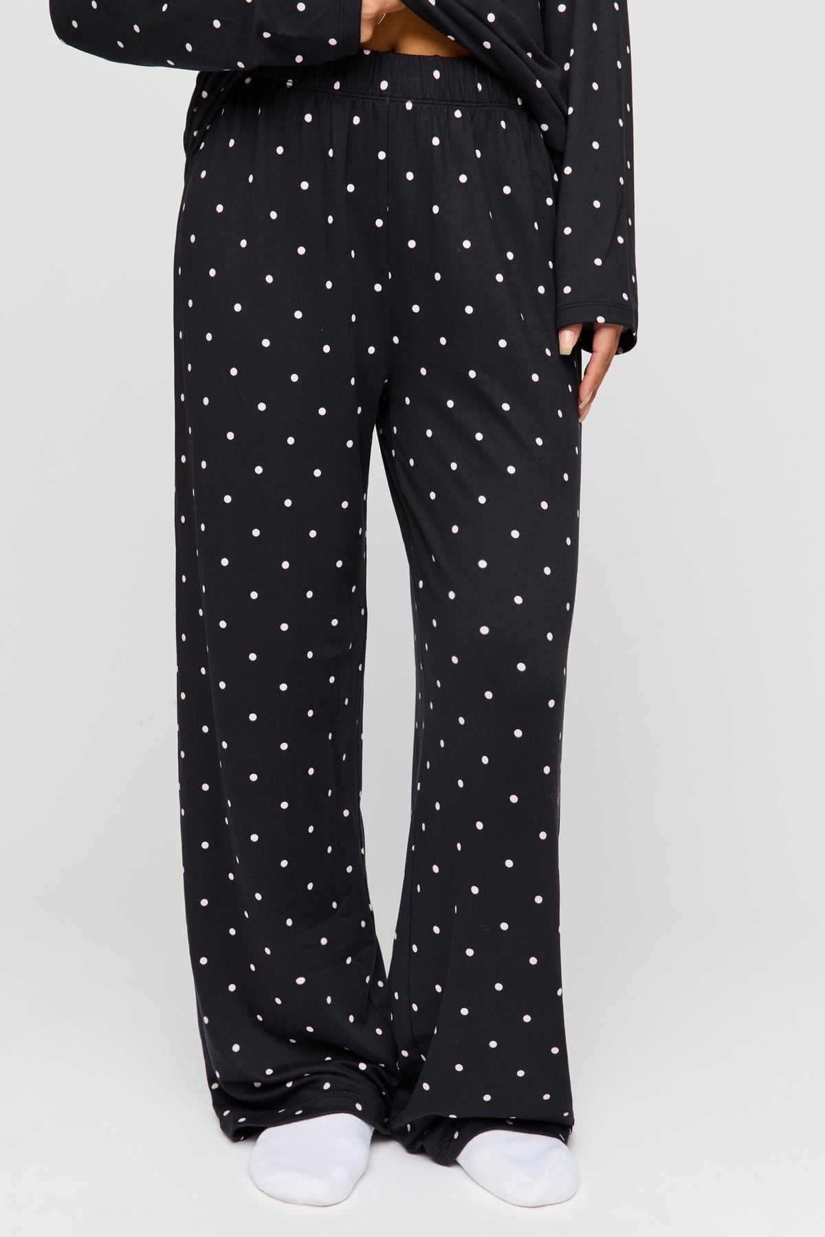 Vue alternative 3. Ensemble pyjama avec haut boutonné à manches longues et pantalon