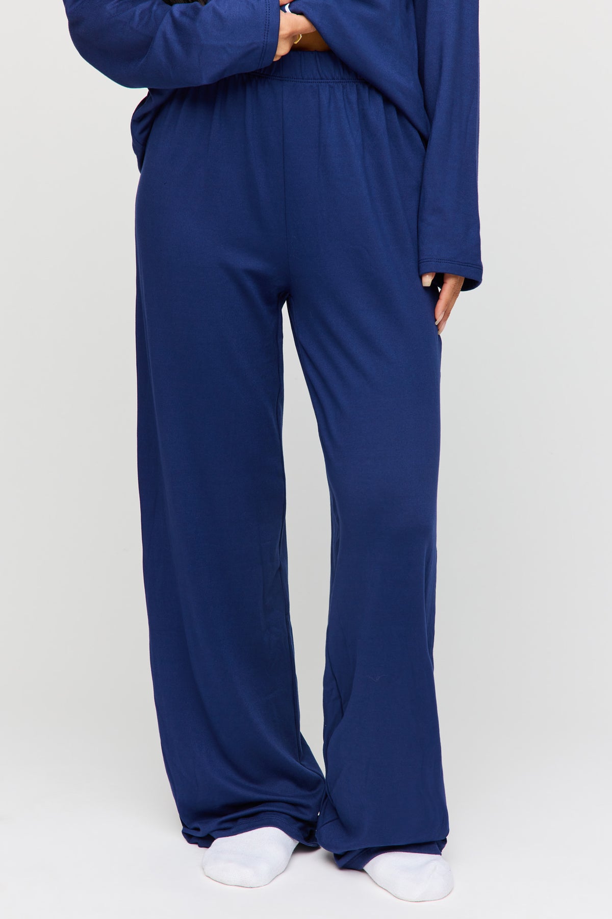 Vue alternative 3. Ensemble pyjama avec haut boutonné à manches longues et pantalon