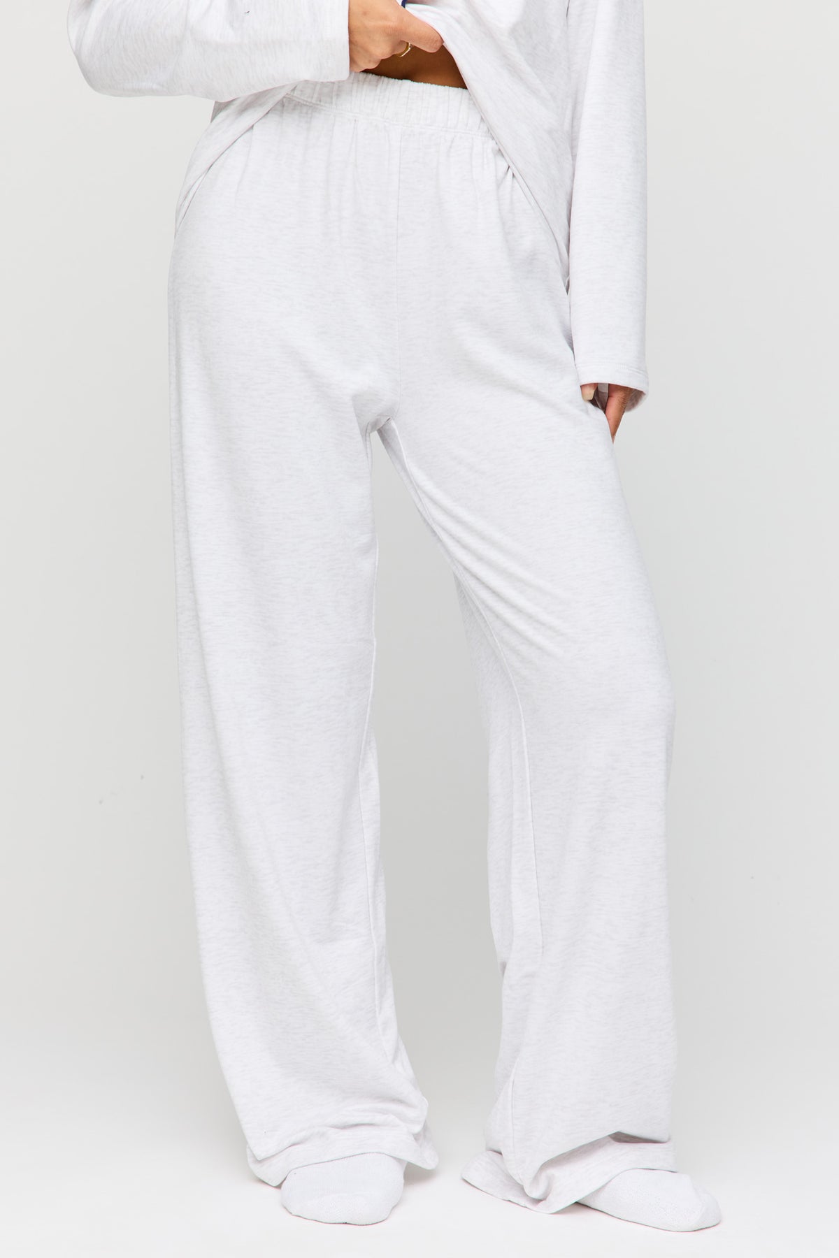 Vue alternative 3. Ensemble pyjama avec haut boutonné à manches longues et pantalon