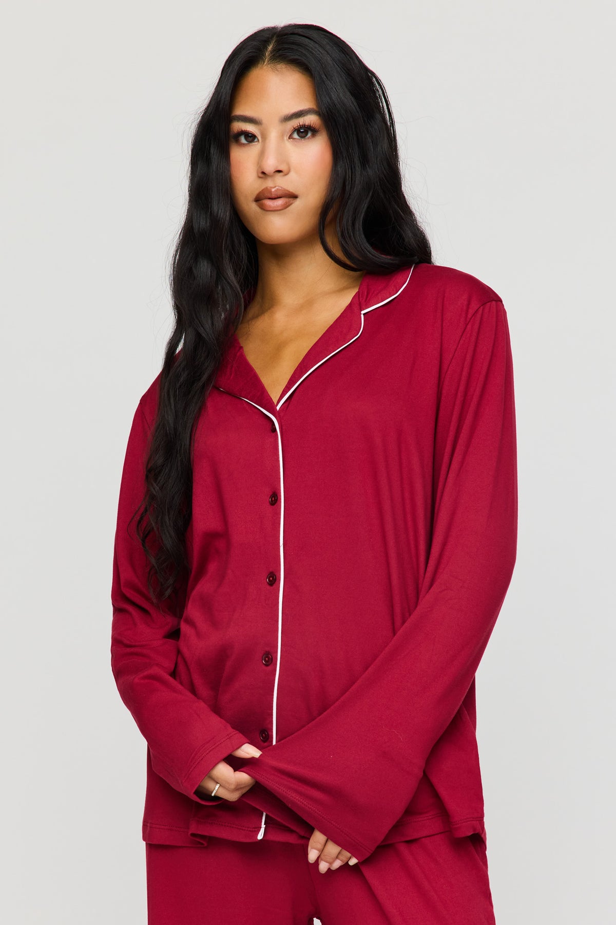Vue alternative 2. Ensemble pyjama avec haut boutonné à manches longues et pantalon