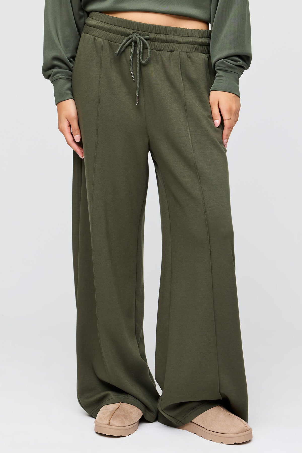 Vue alternative 2. Pantalon U/A à jambe large