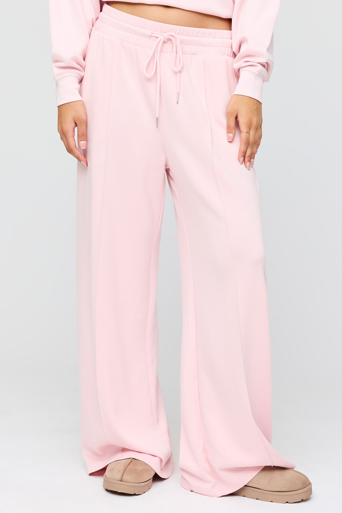 Vue alternative 2. Pantalon U/A à jambe large