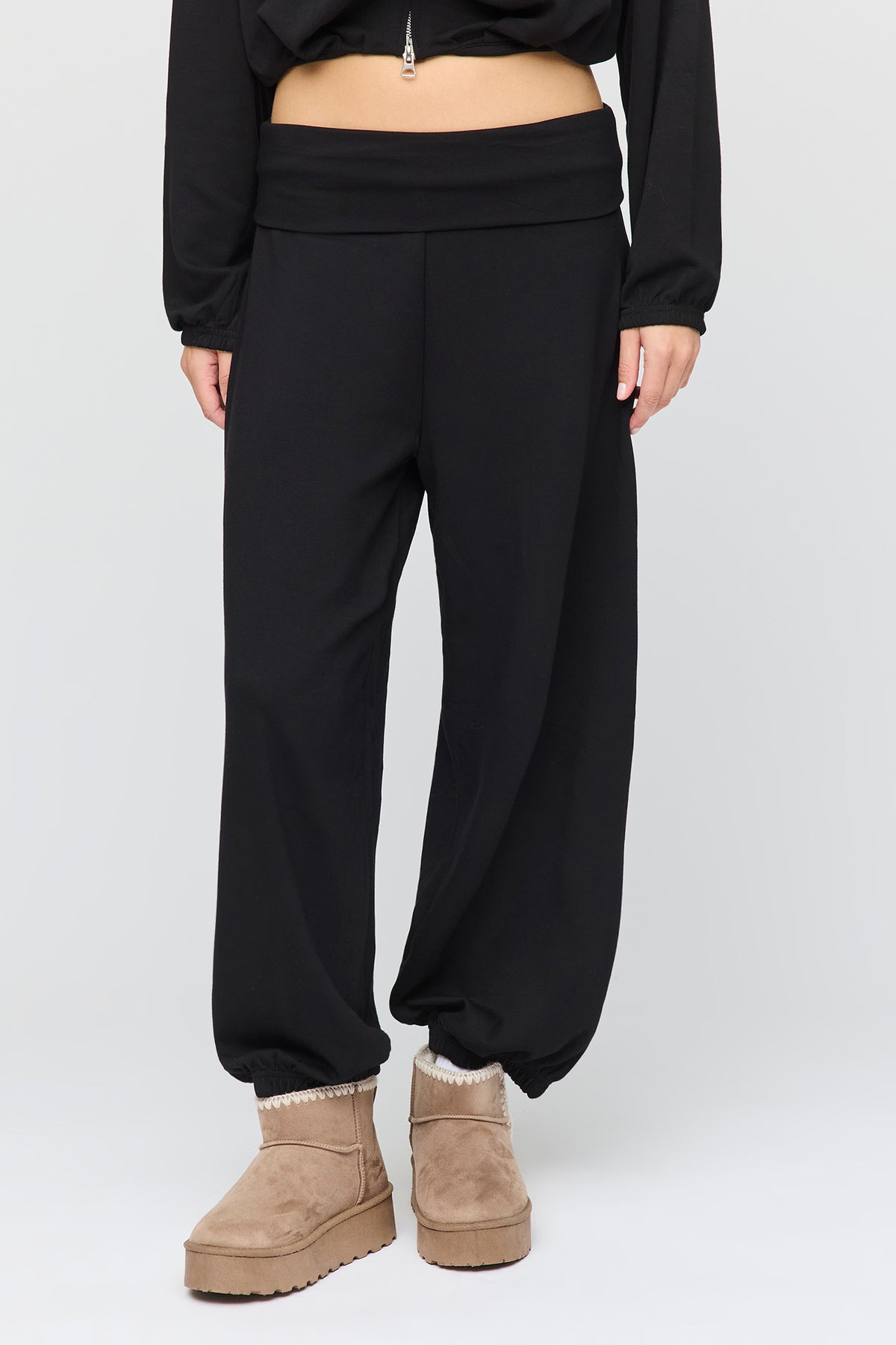 Vue alternative 2. Jogger U/A à jambe ballon avec bande de taille repliée