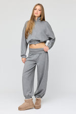 Gris foncé
