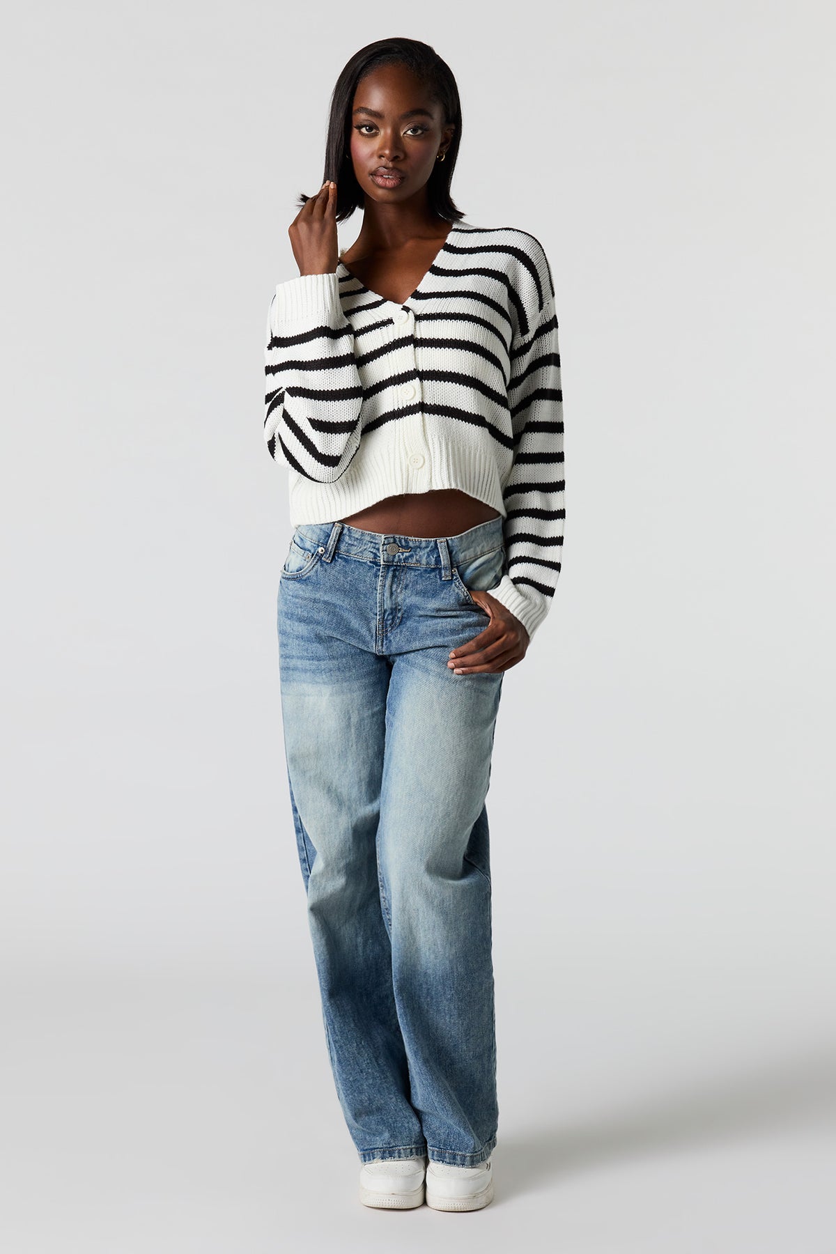 Vue alternative 3. Cardigan boutonné en tricot rayé