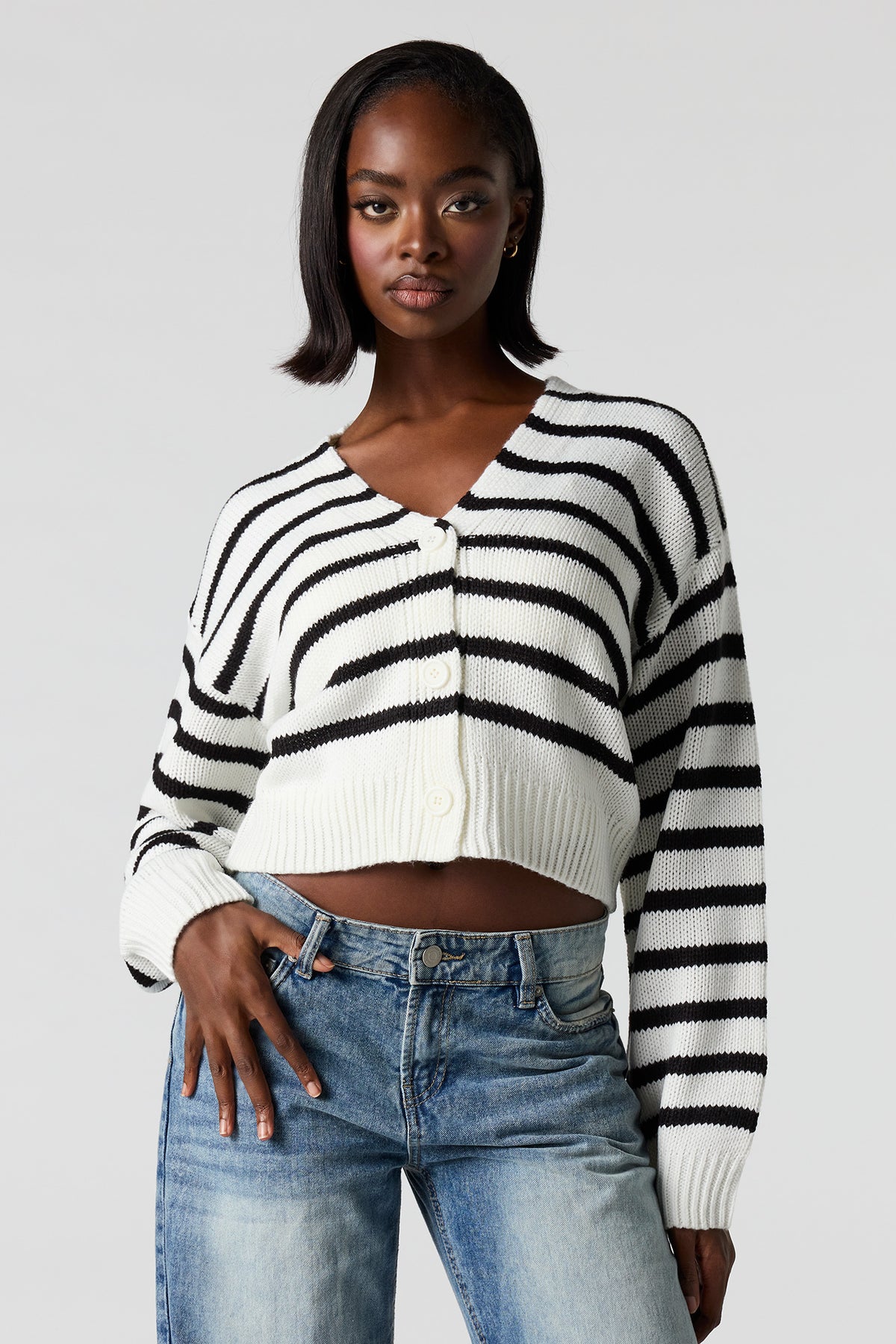 Cardigan boutonné en tricot rayé