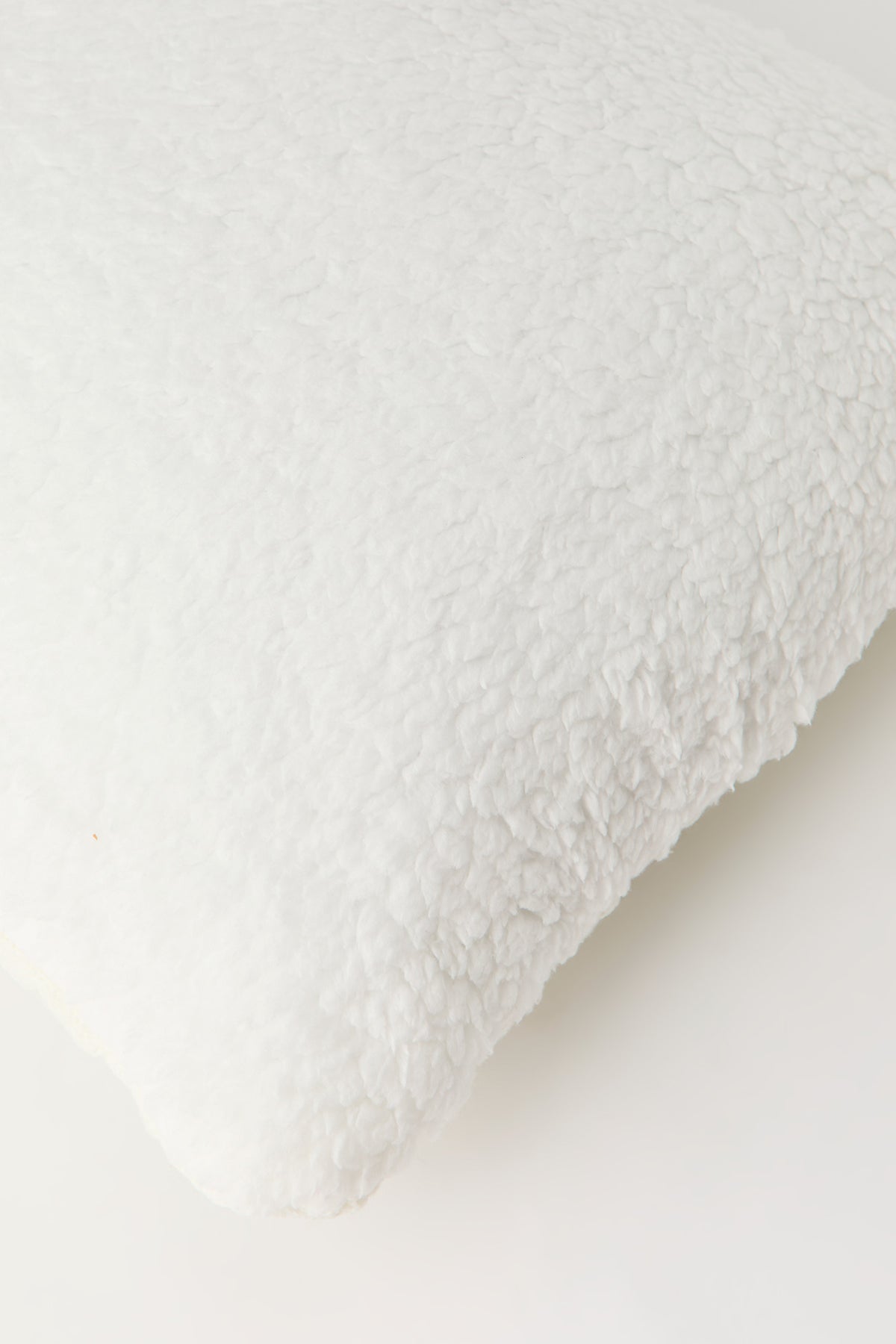 Vue alternative 2. Coussin en tricot torsadé