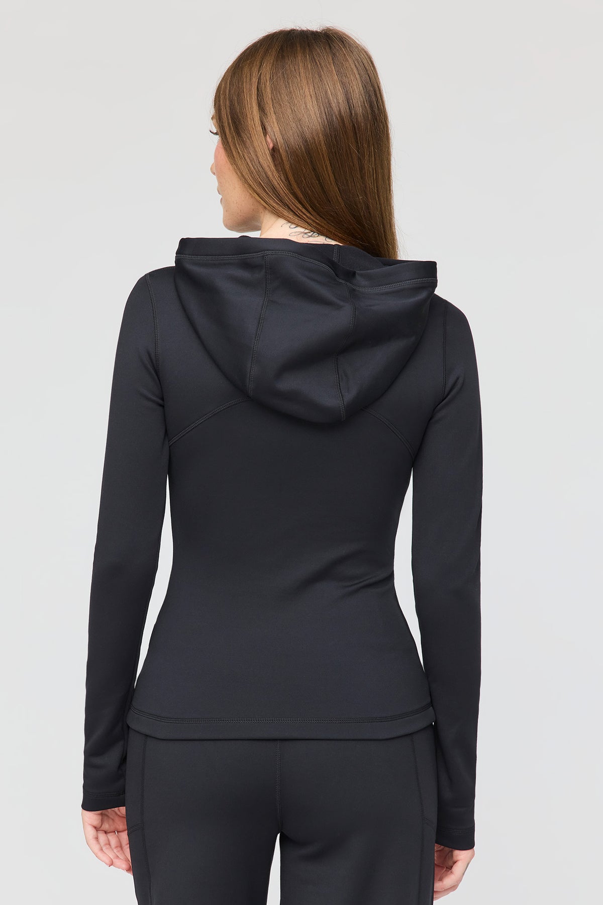 Vue alternative 2. Blouson à capuchon doublé de molleton tech chaud avec fermeture à glissière 