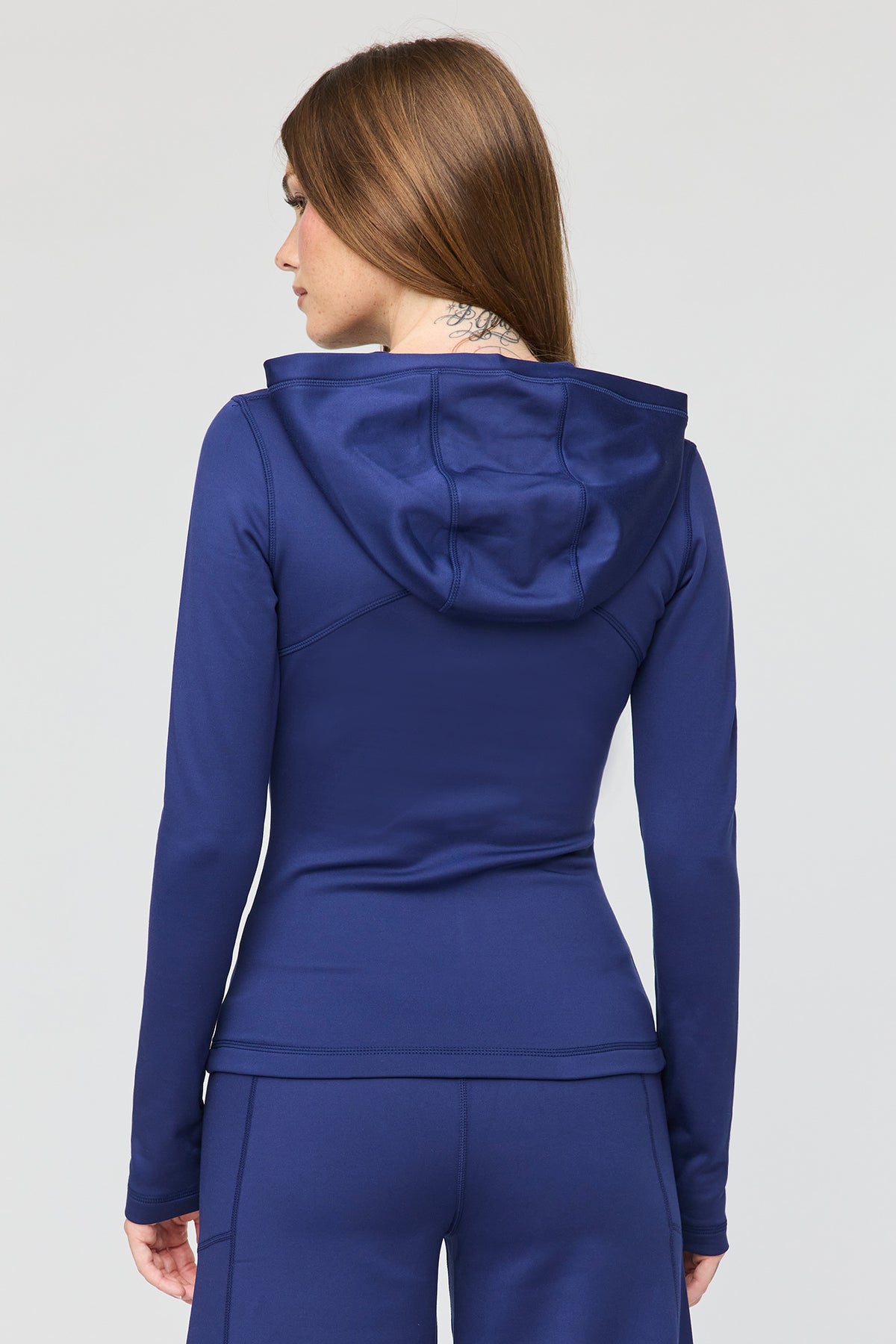 Vue alternative 2. Blouson à capuchon doublé de molleton tech chaud avec fermeture à glissière 