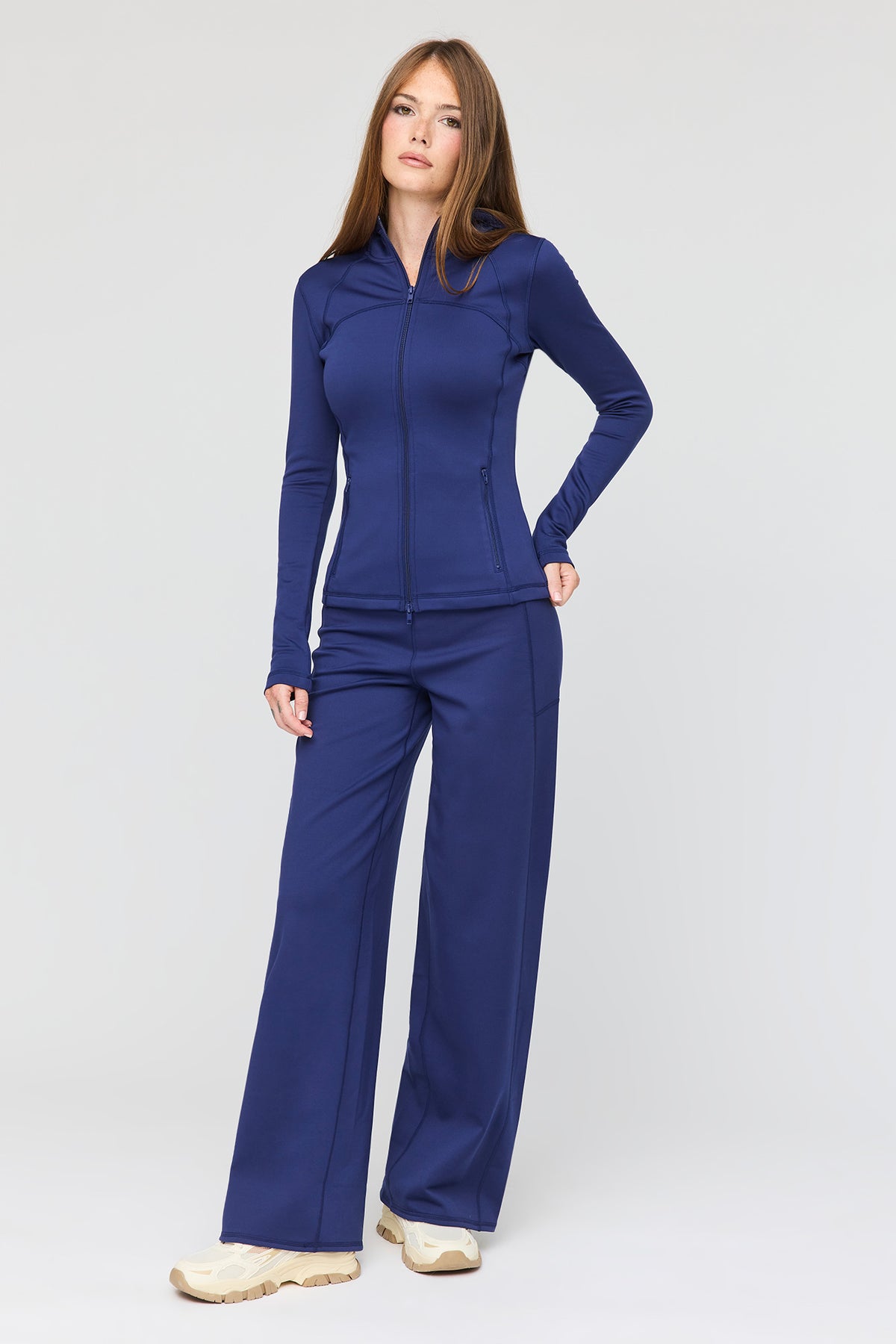 Vue alternative 3. Blouson à capuchon doublé de molleton tech chaud avec fermeture à glissière 