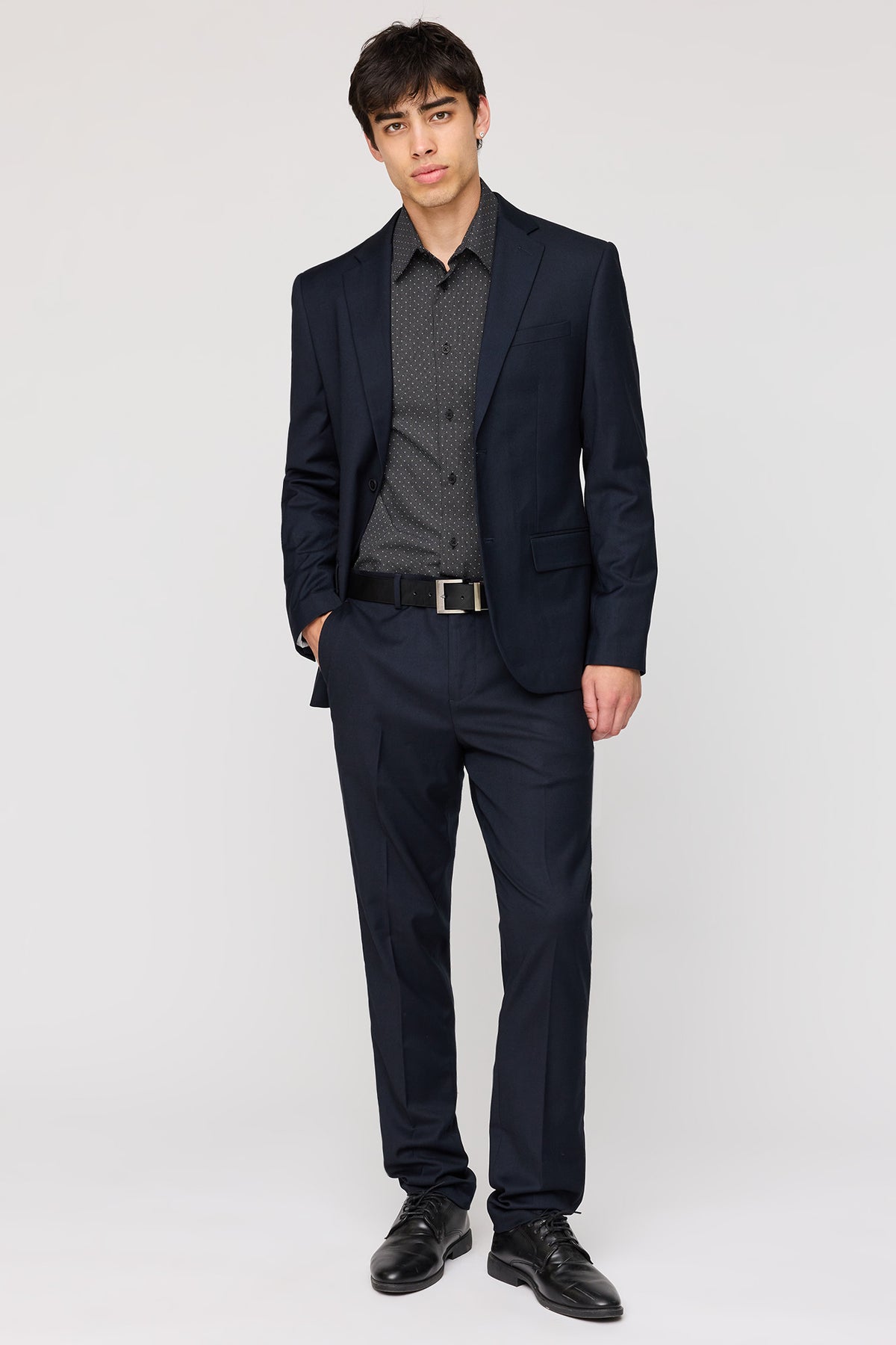 Vue alternative 2. Pantalon habillé ajusté